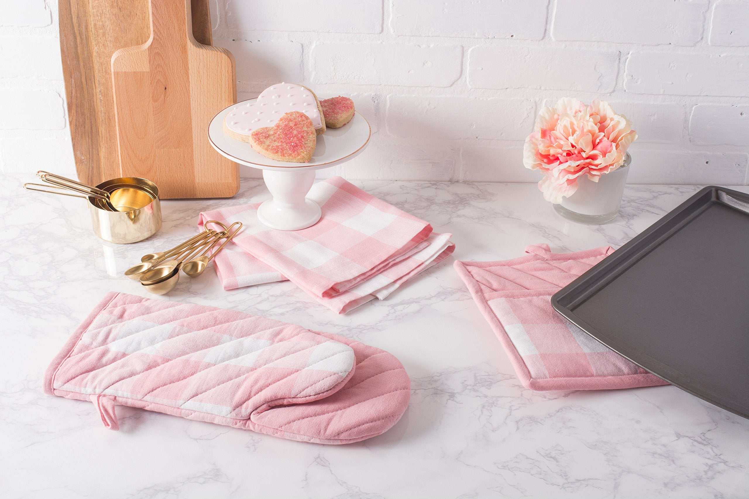 Dii Buffalo Check Kitchen Collection, Classic Farmhouse Kitchen Set, Oven Mitt, Pink &White, 2 Piece