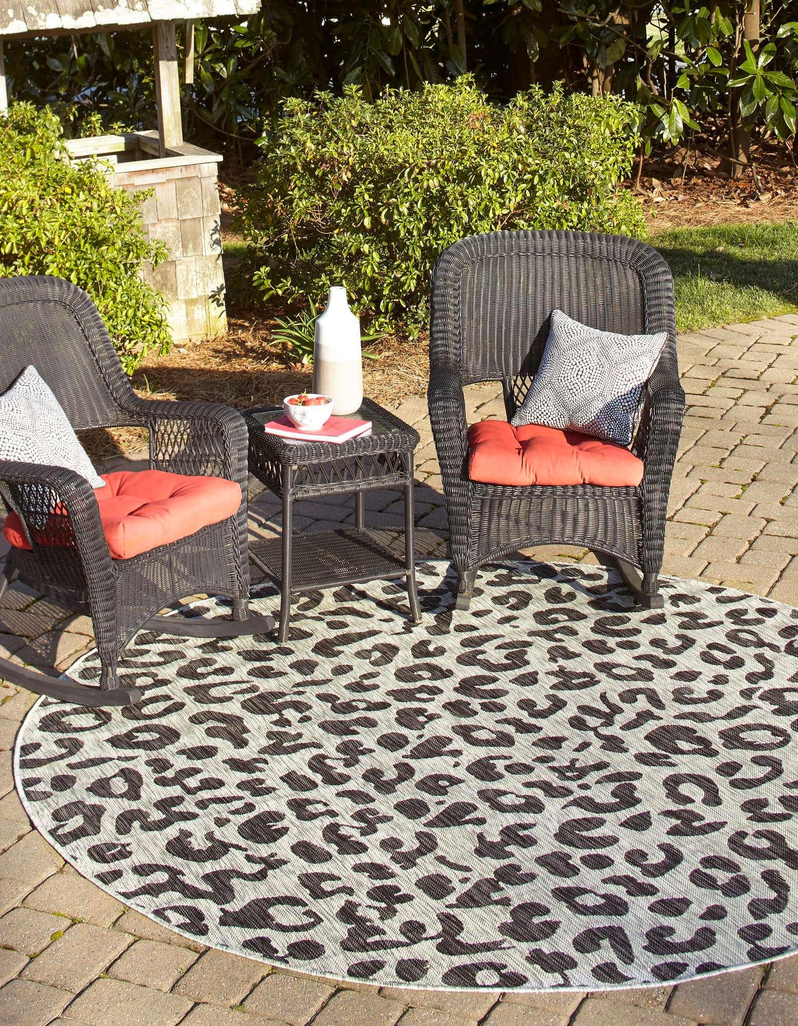 Unique Loom Outdoor Safari Collection Area Rug - Leopard (10 Round Light Gray/Gray)