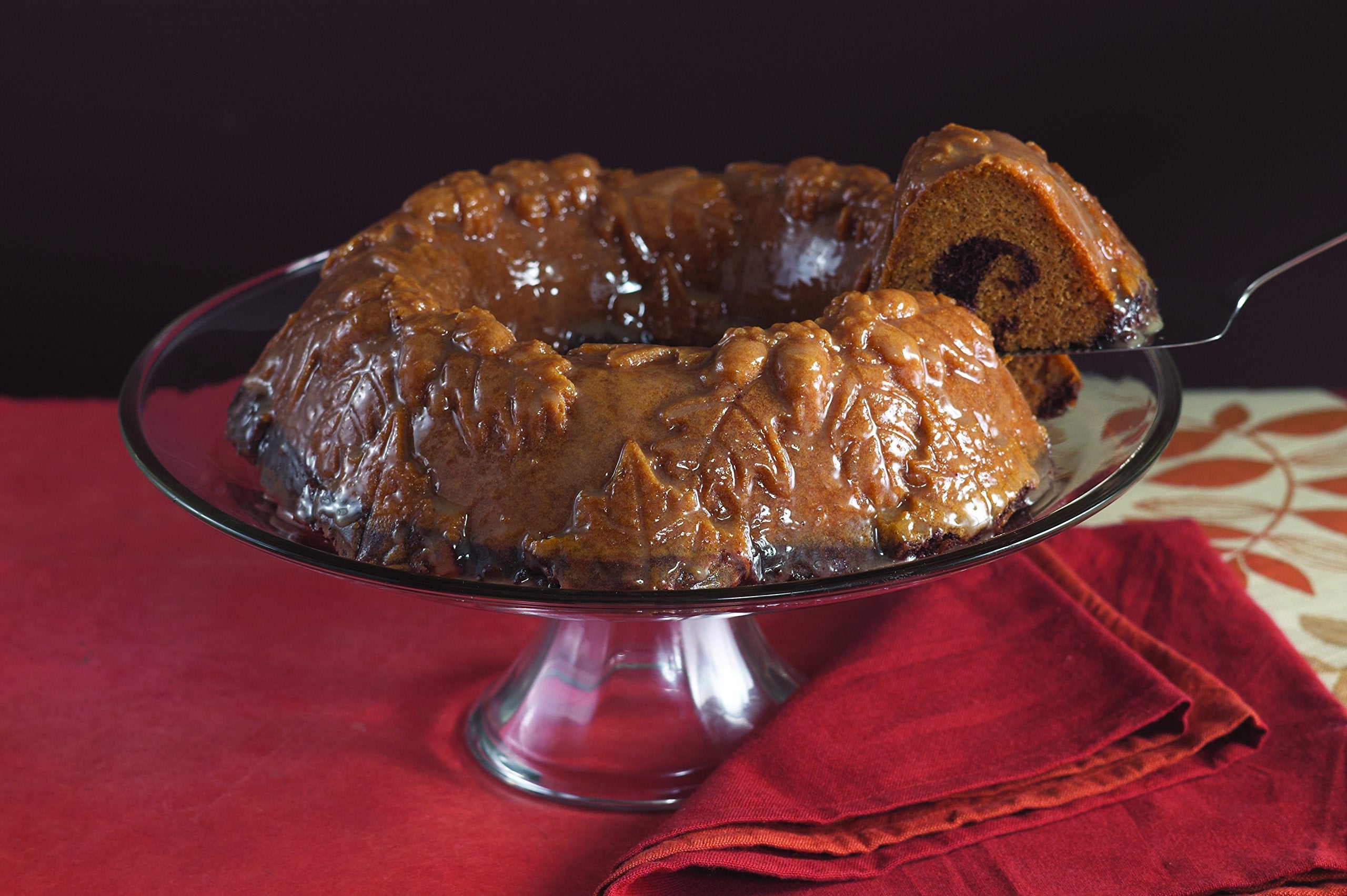 Nordic Ware Autumn Wreath Bundt Pan, Bronze, 10 Cups, Silver