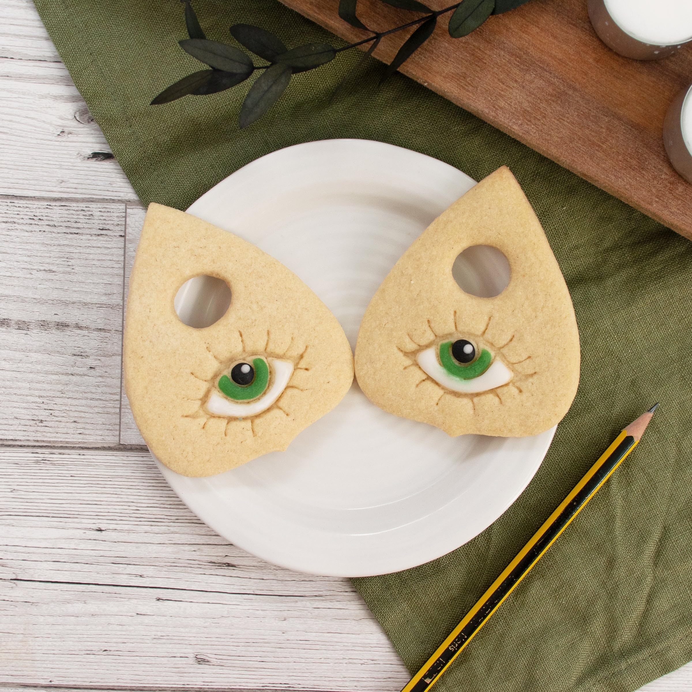 Planchette Eye Cookie Cutter, 1 Piece - Bakerlogy