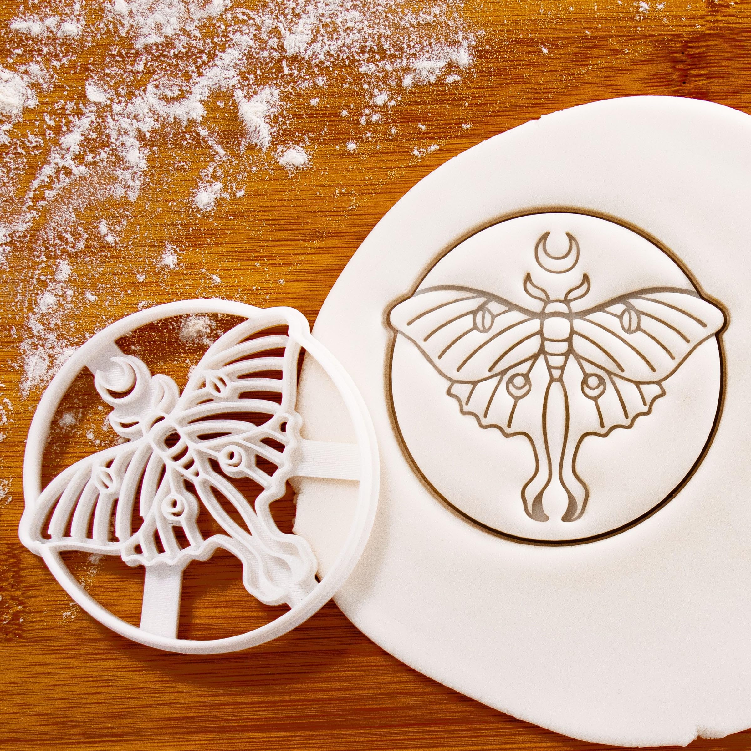 Luna Moth Cookie Cutter, 1 Piece - Bakerlogy
