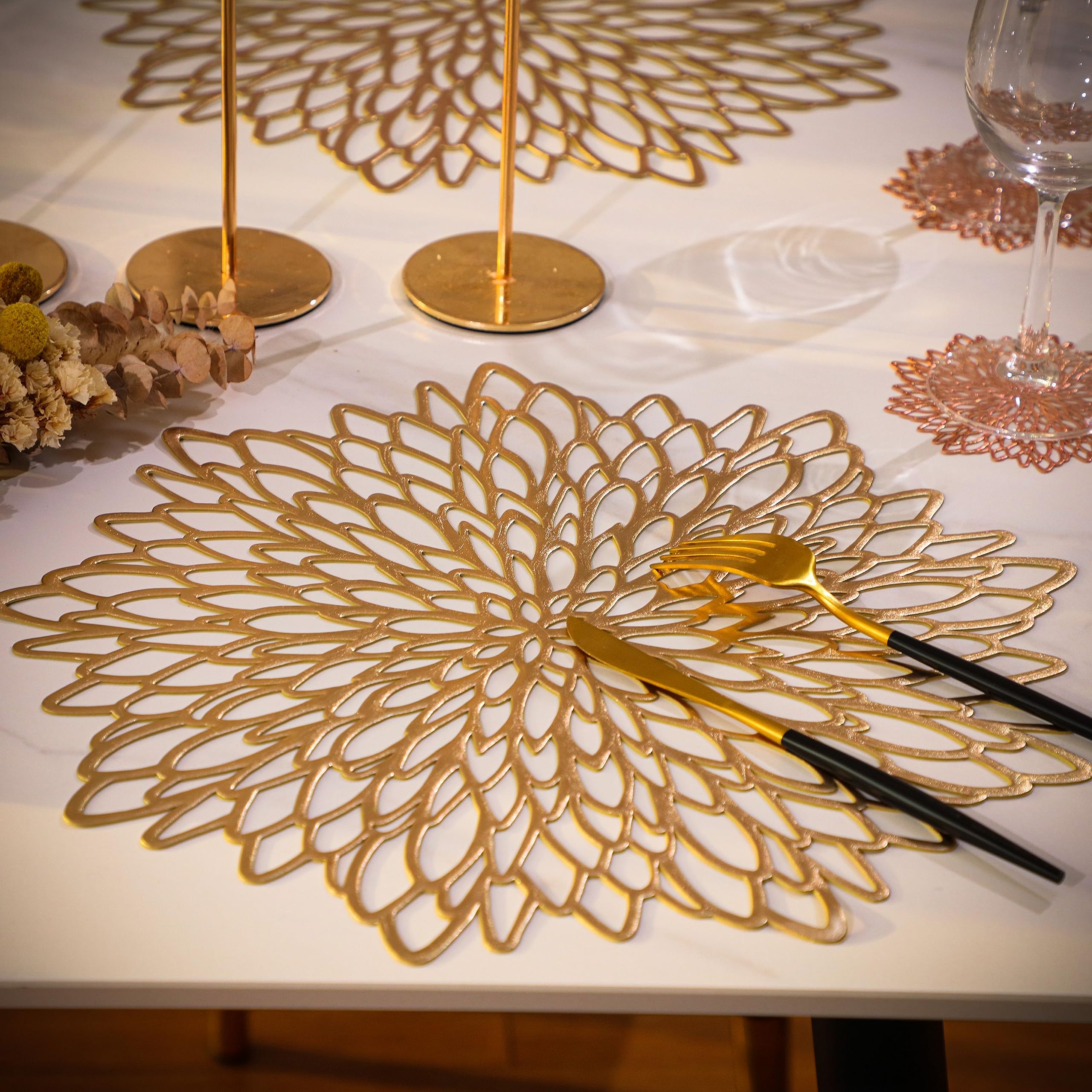 Snowkingdom 4 Pairs Gold Placemats & Coasters 8 Pcs Matching, Golden Metallic Pressed Vinyl For Dinning Table Place Mats Round F