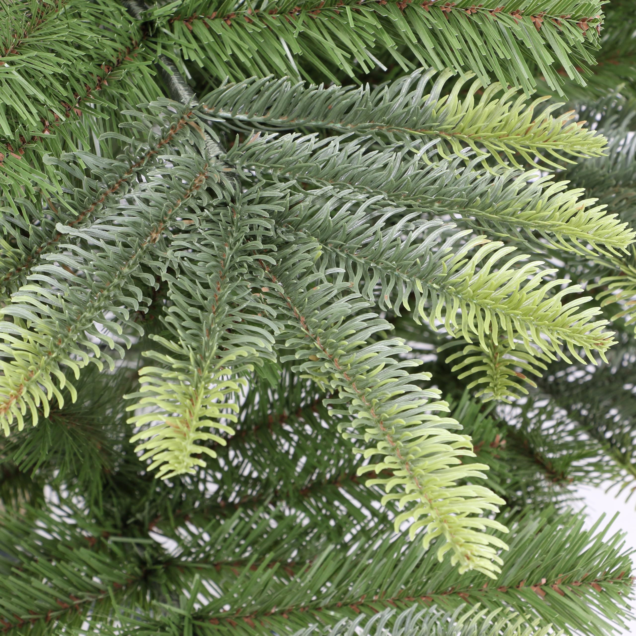 Puleo International 4.5 Foot Pre-Lit Aspen Fir Artificial Christmas Tree with 250 UL Listed Clear Lights, Green