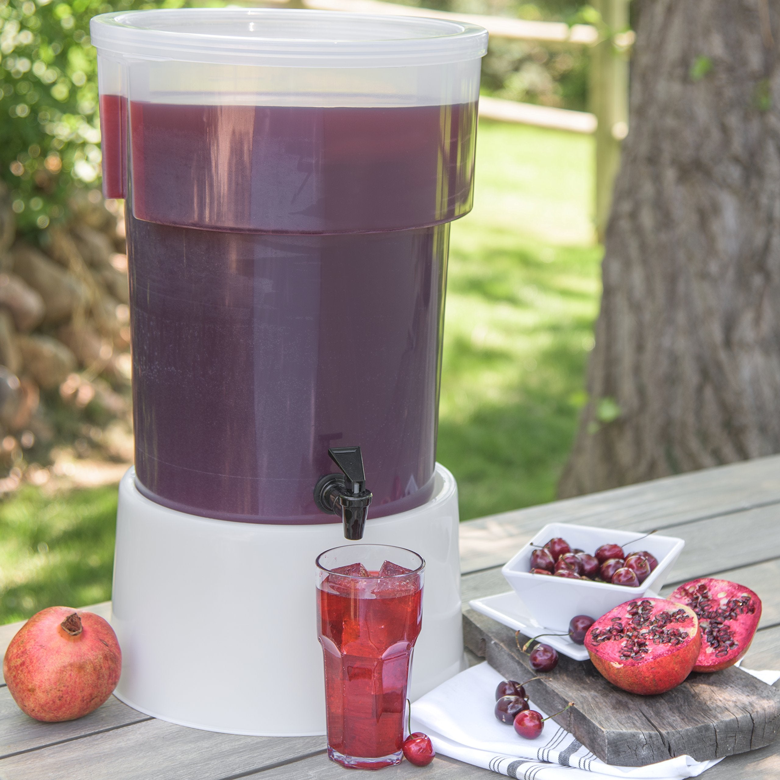 Carlisle FoodService Products Plastic Round Beverage Dispenser  5 Gallons  Translucent