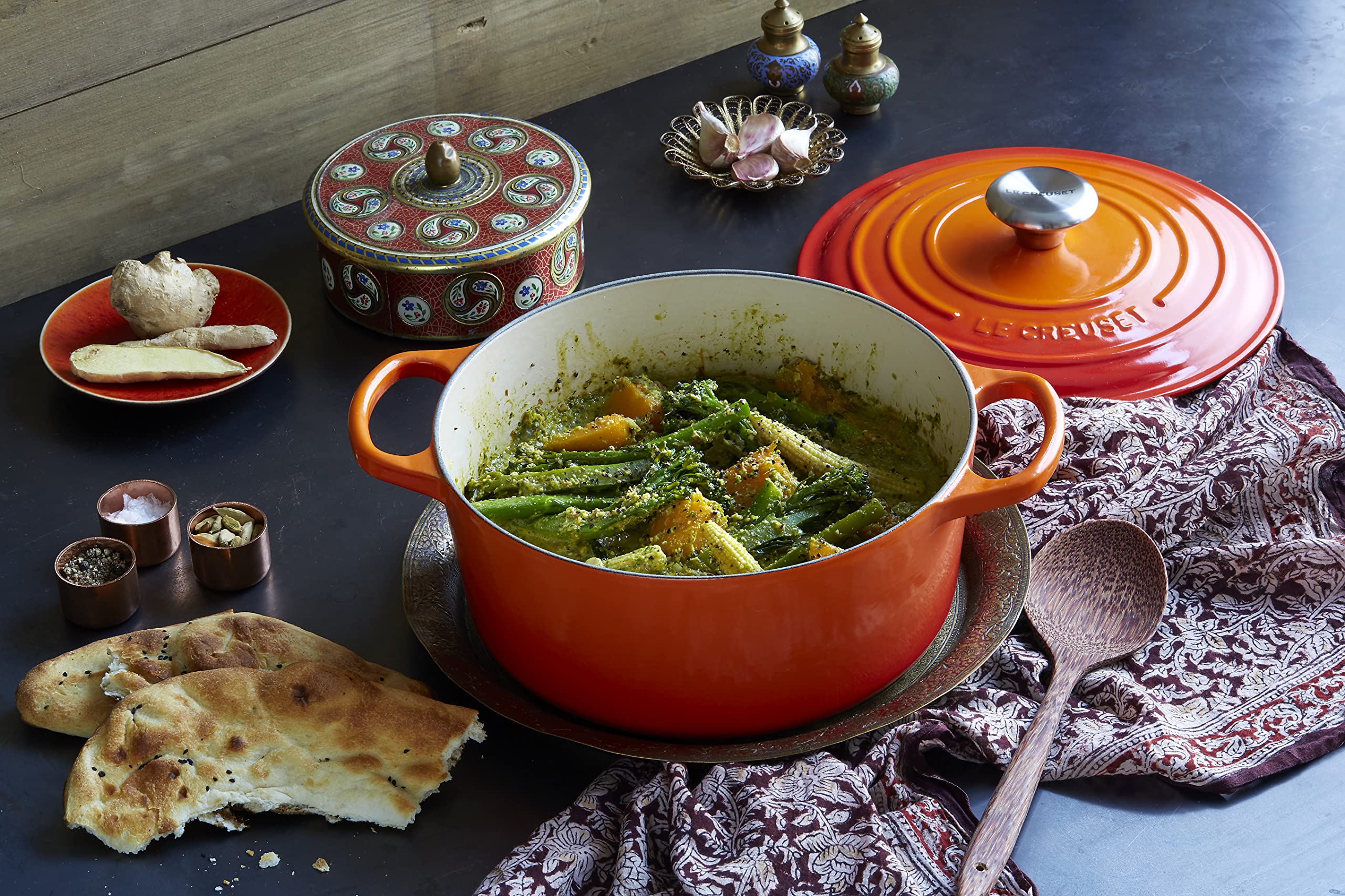 Le Creuset Enameled Cast Iron Signature Round Dutch Oven With Lid, 5.5 Quart, Flame