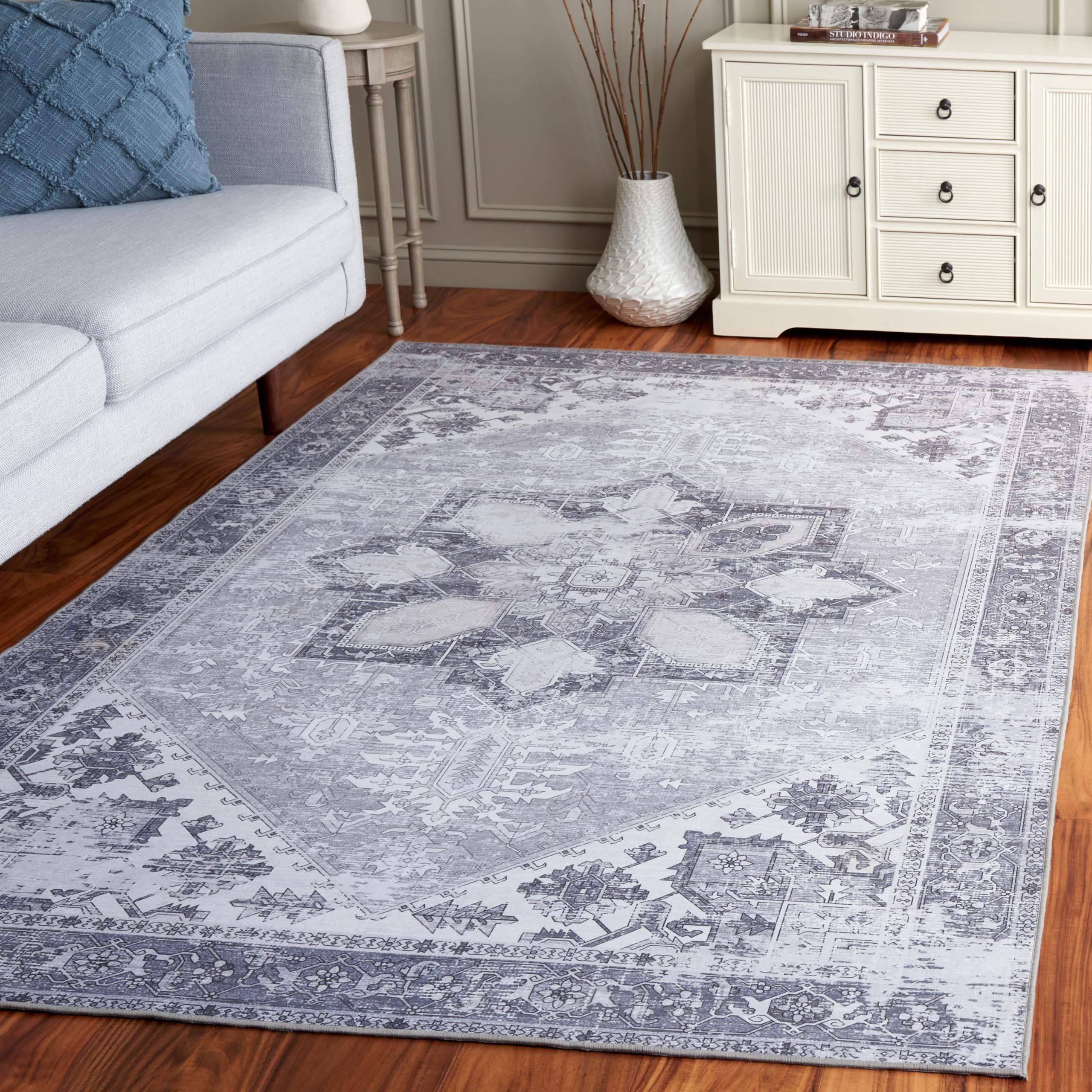 SAFAVIEH Tucson Collection Area Rug - 3 x 5, Light Grey, Shabby Chic Design, Machine Washable & Slip Resistant, Ideal for High