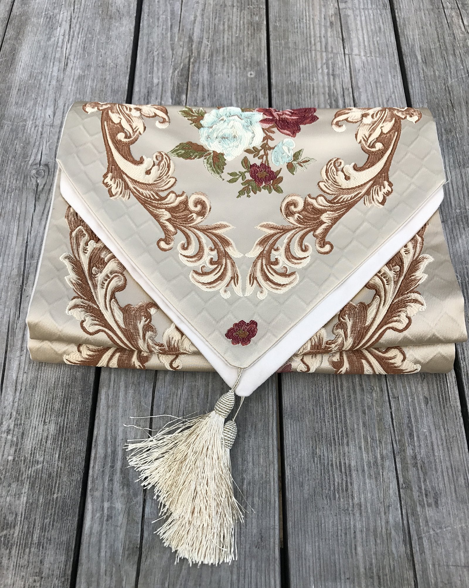 Magilona Home Tablecover Kitchen Decorative Luxurious Cotton Linen Embroidered 3D Floral Pattern Table Runner Tassel Dining Wedd