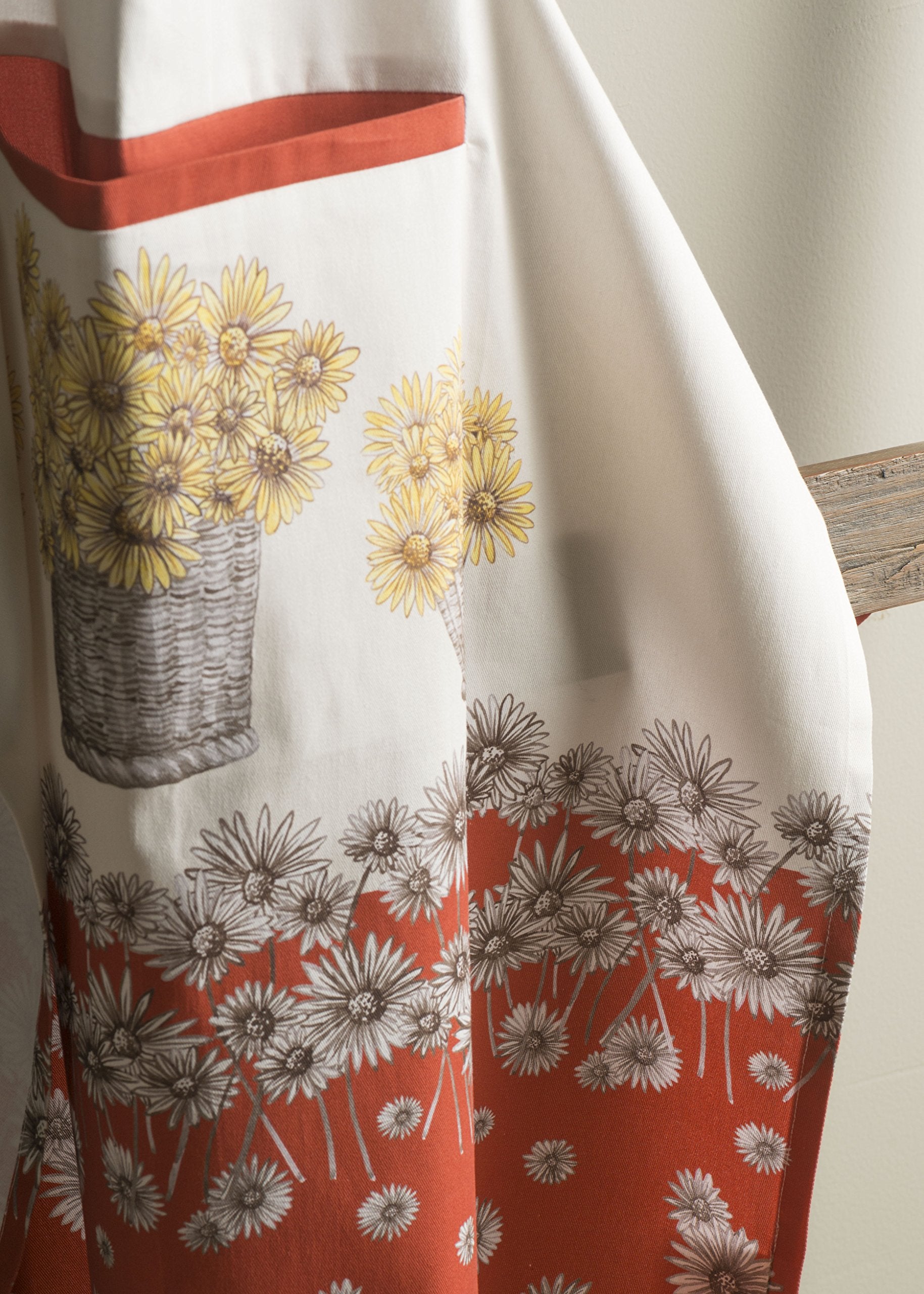 Maison D' Hermine Bagatelle 100% Cotton 1 Piece Kitchen Apron With An Adjustable Neck & Hidden Centre Pocket With Long Ties For