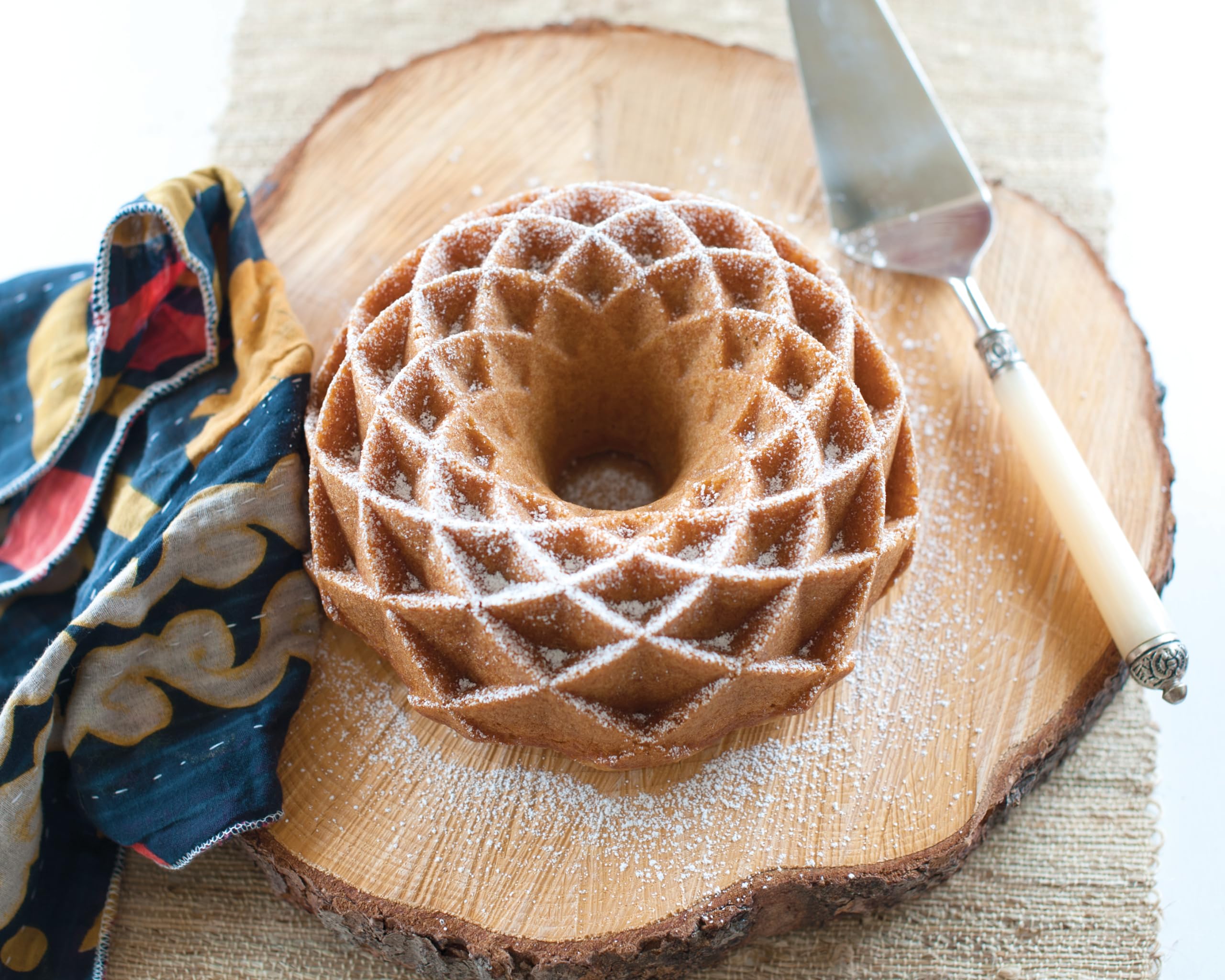 Nordic Ware Jubilee Bundt, 10 Cup, Gold