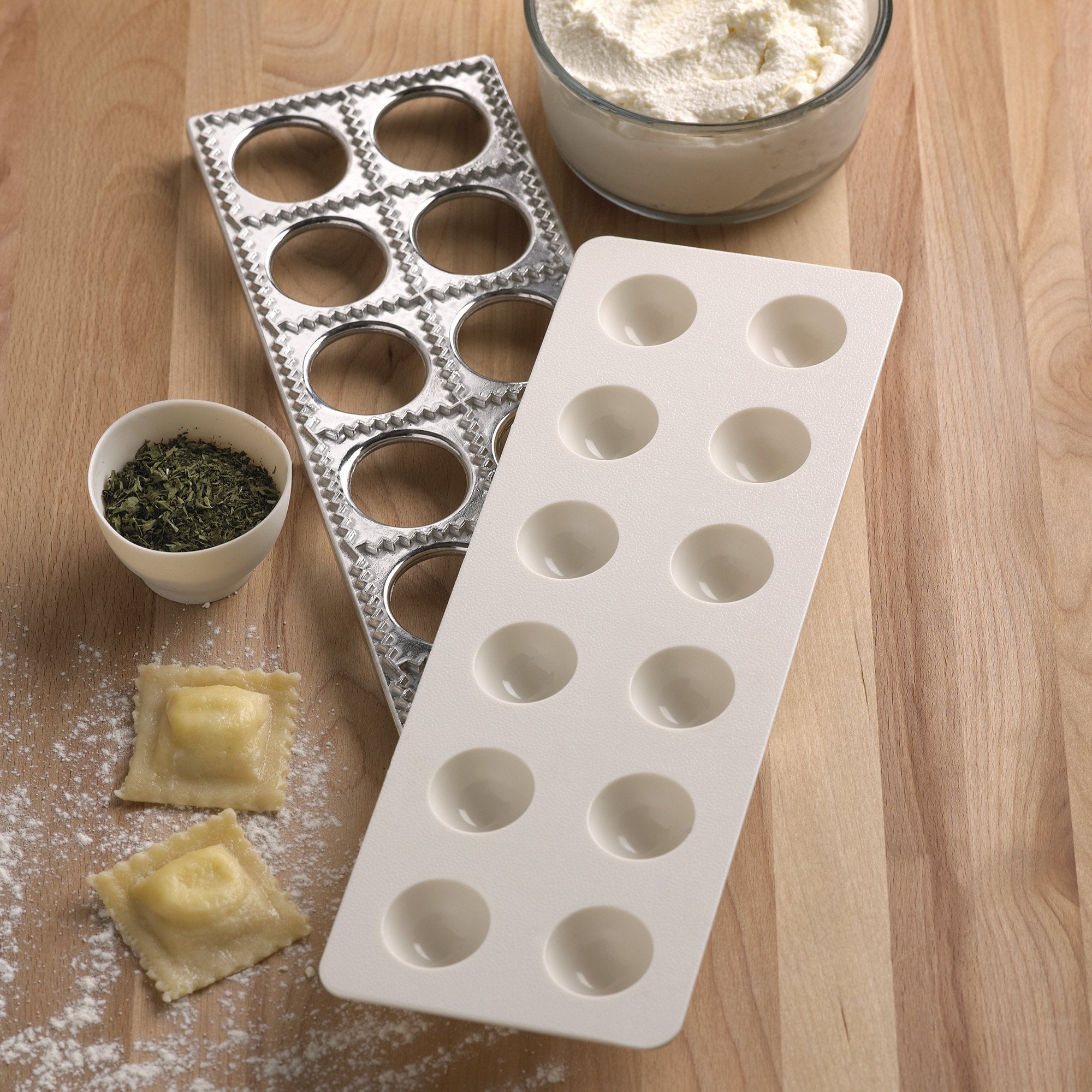 Fox Run 57665 Ravioli Maker, Aluminum, 12-Cup