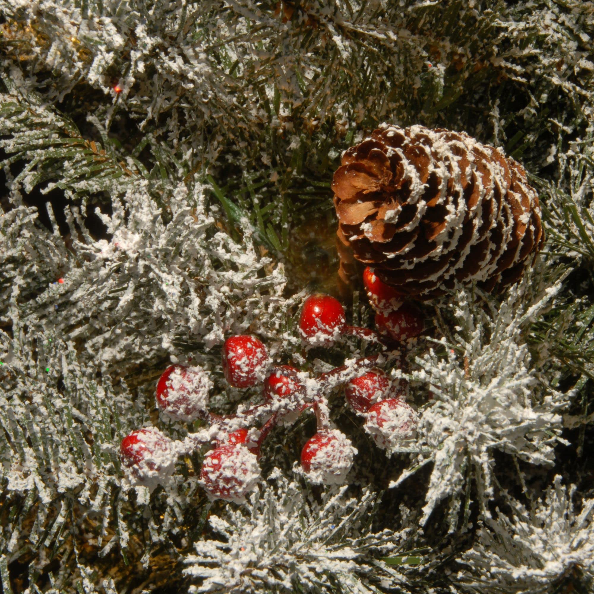 National Tree 10 Inch Dunhill Fir Sleigh with 6 Cones, 5 Red Berries and Snow (DUF3-800-10-1)