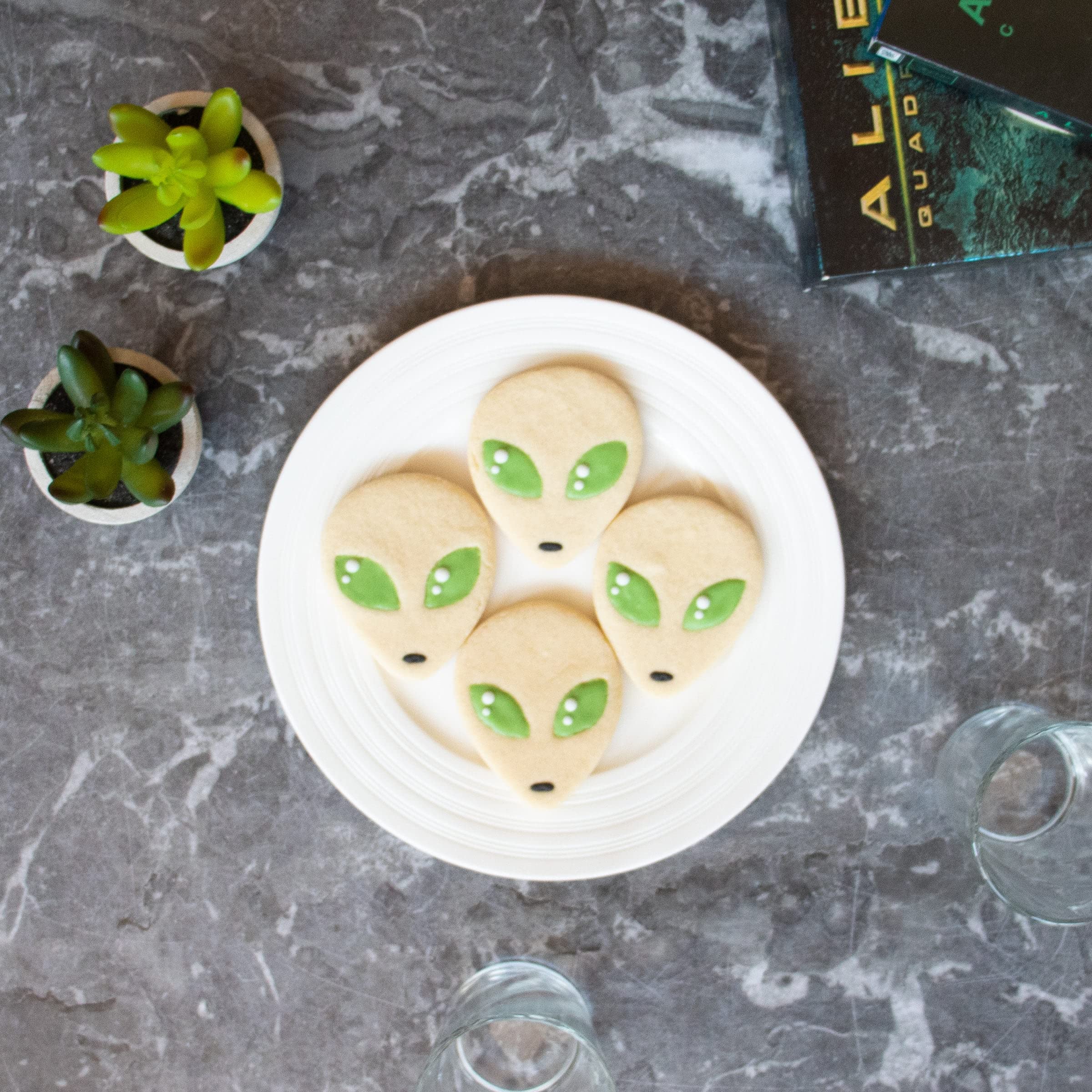 Set Of 2 Alien Themed Cookie Cutteres (Designs: Ufo And Alien), 2 Pieces - Bakerlogy