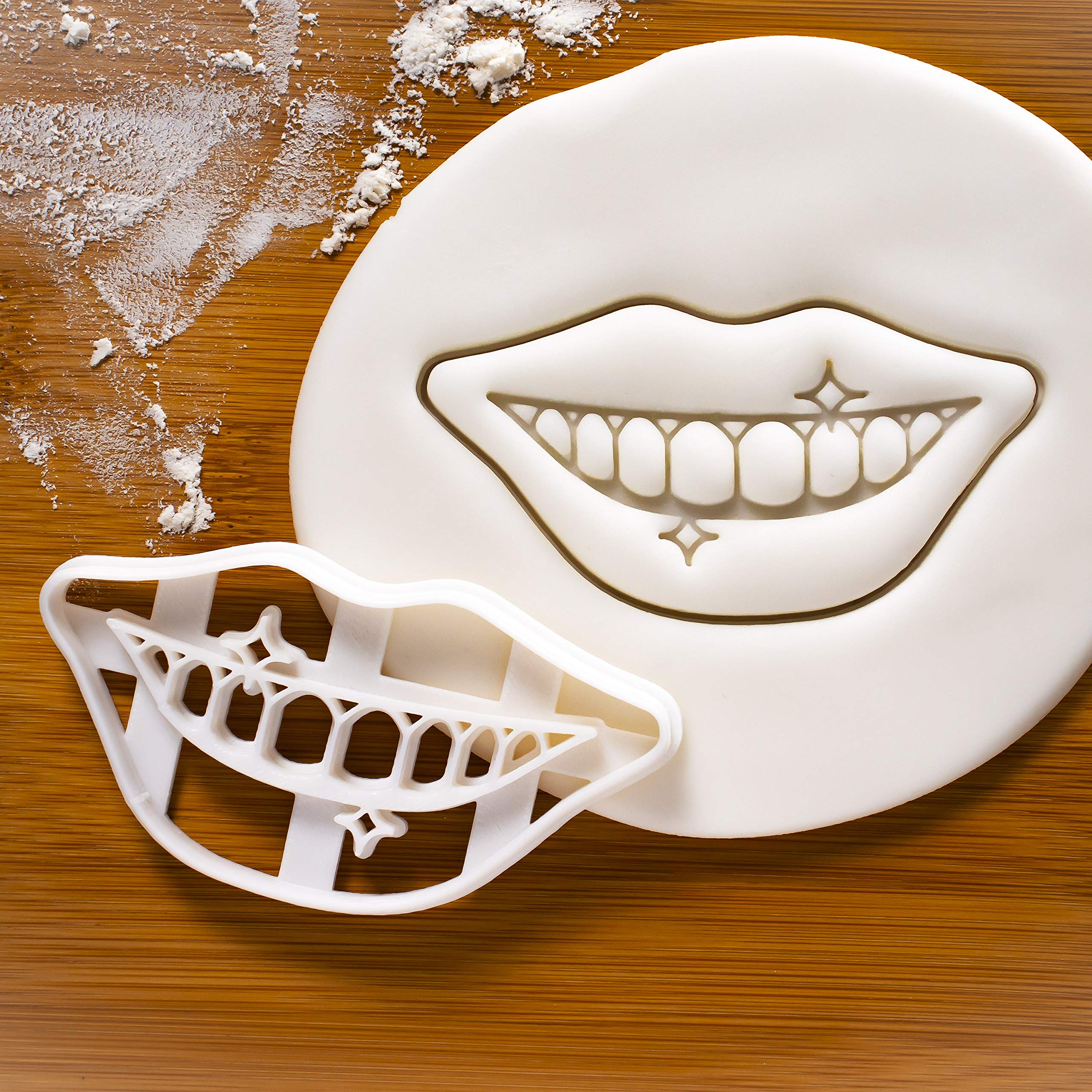 Dentist Shiny Teeth Cookie Cutter, 1 Piece - Bakerlogy