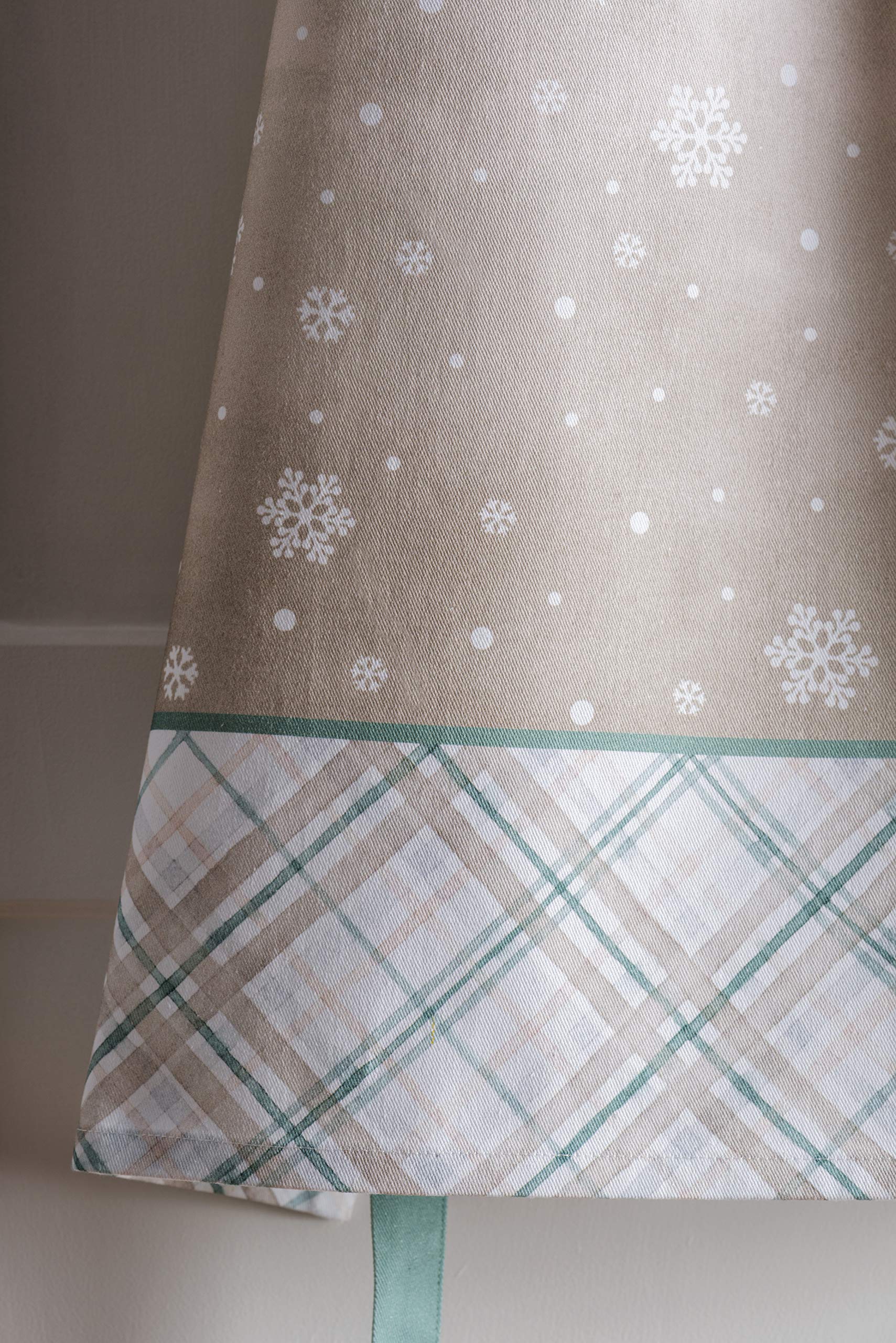 Maison D' Hermine Deer In The Woods 100% Cotton 1 Piece Kitchen Apron With An Adjustable Neck & Front Pocket With Long Ties For