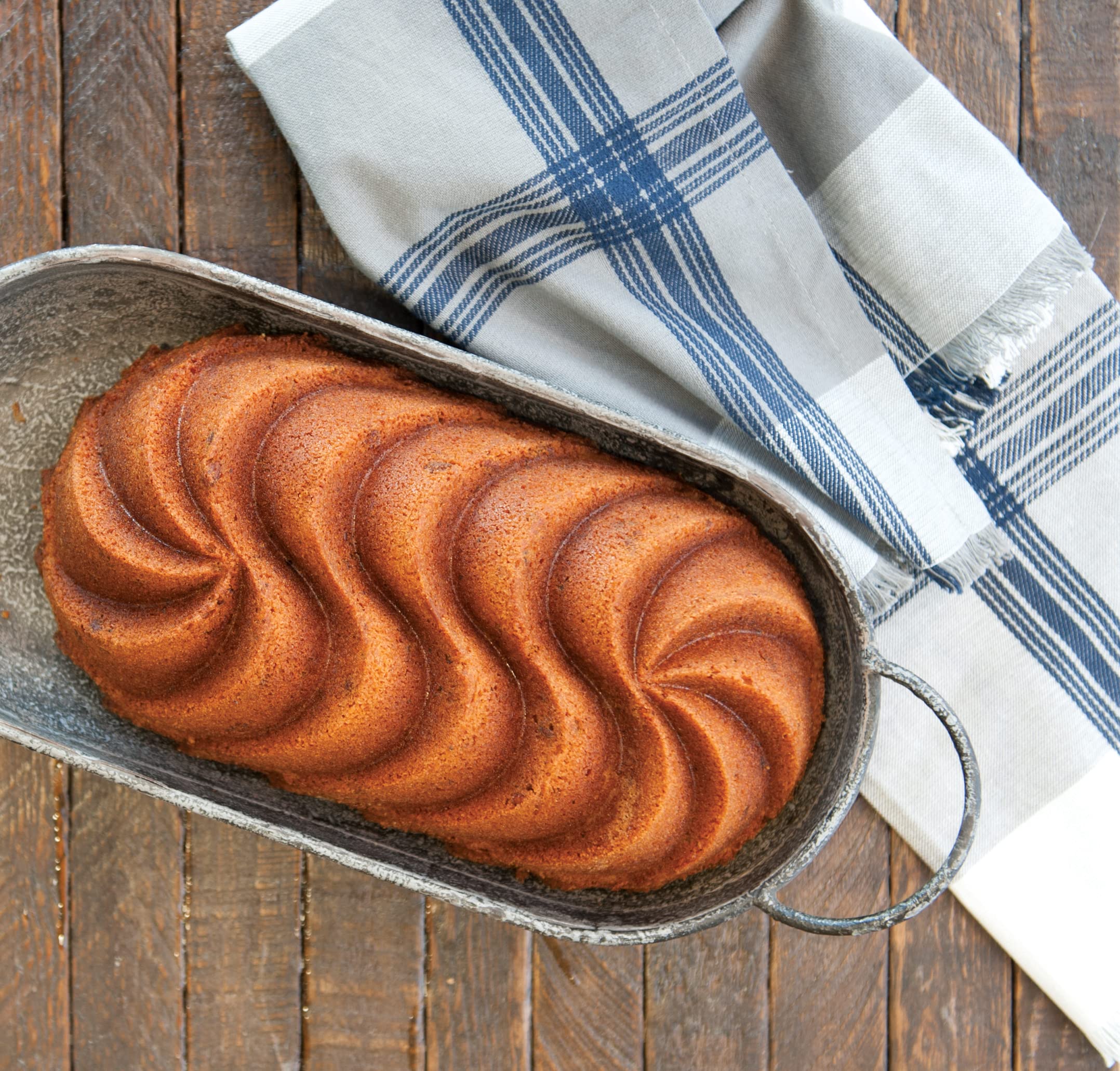 Nordic Ware Heritage Series Loaf Pan, 6 Cup, Graphite