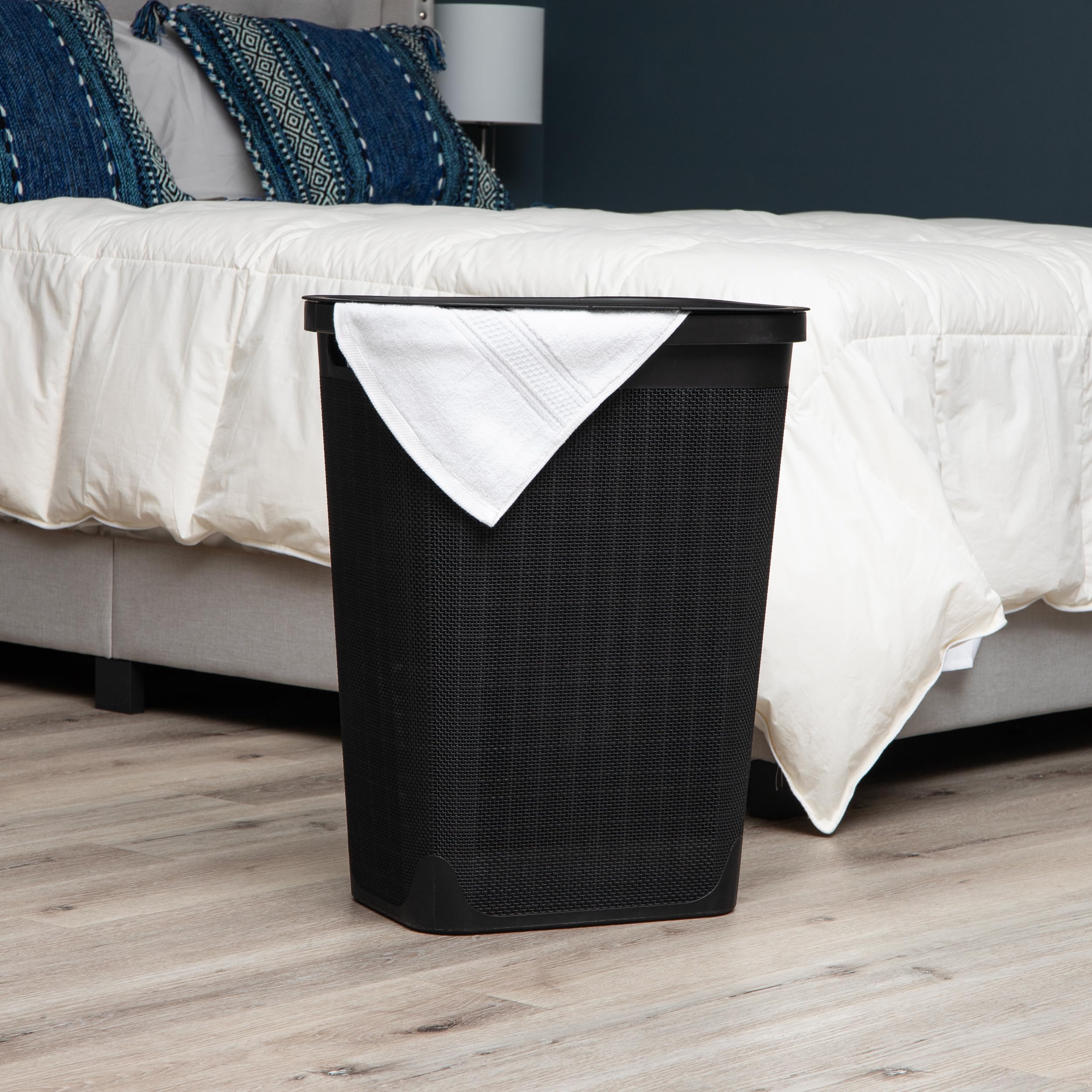 Mind Reader 60L Slim Laundry Hamper, Clothes Basket, Lid, Linen Design, Plastic, 18.25   L X 14.25   W X 23.5   H, Black