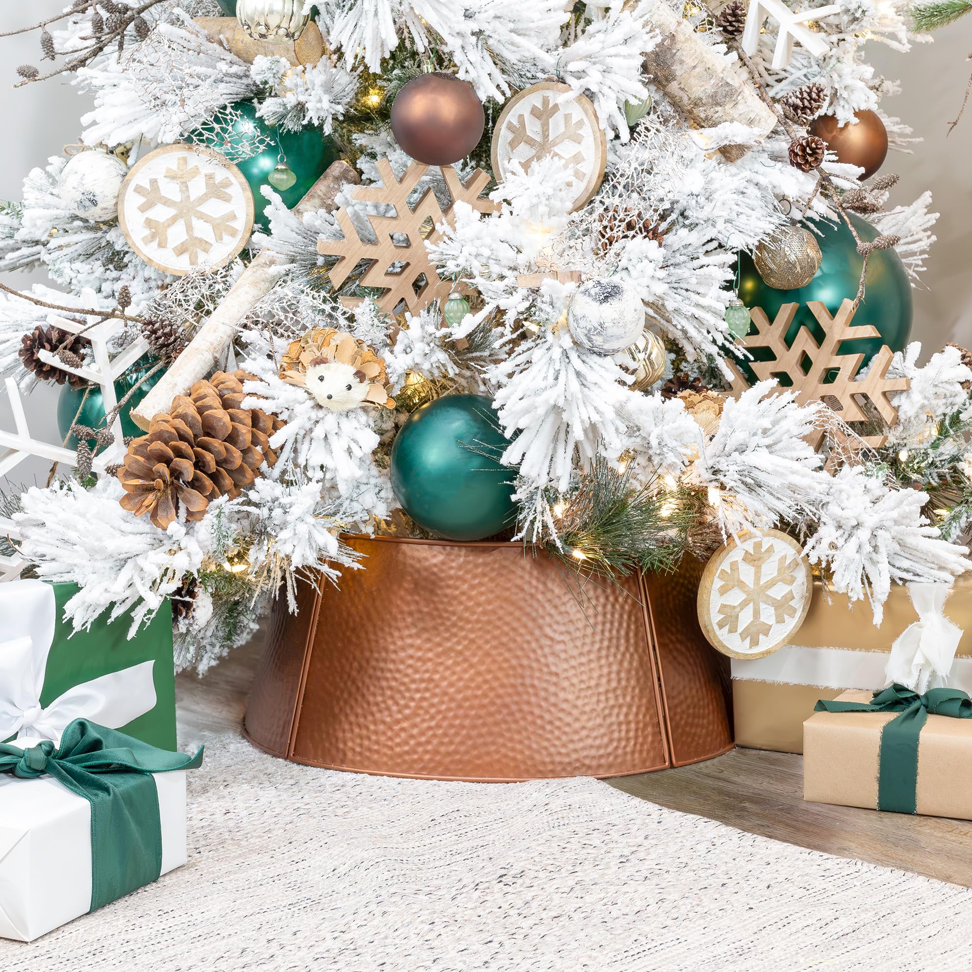 AuldHome Design Copper Hammered Farmhouse Tree Collar (29-Inch Diameter Base), Vintage Enamelware, Christmas Tree Accent, Vintag