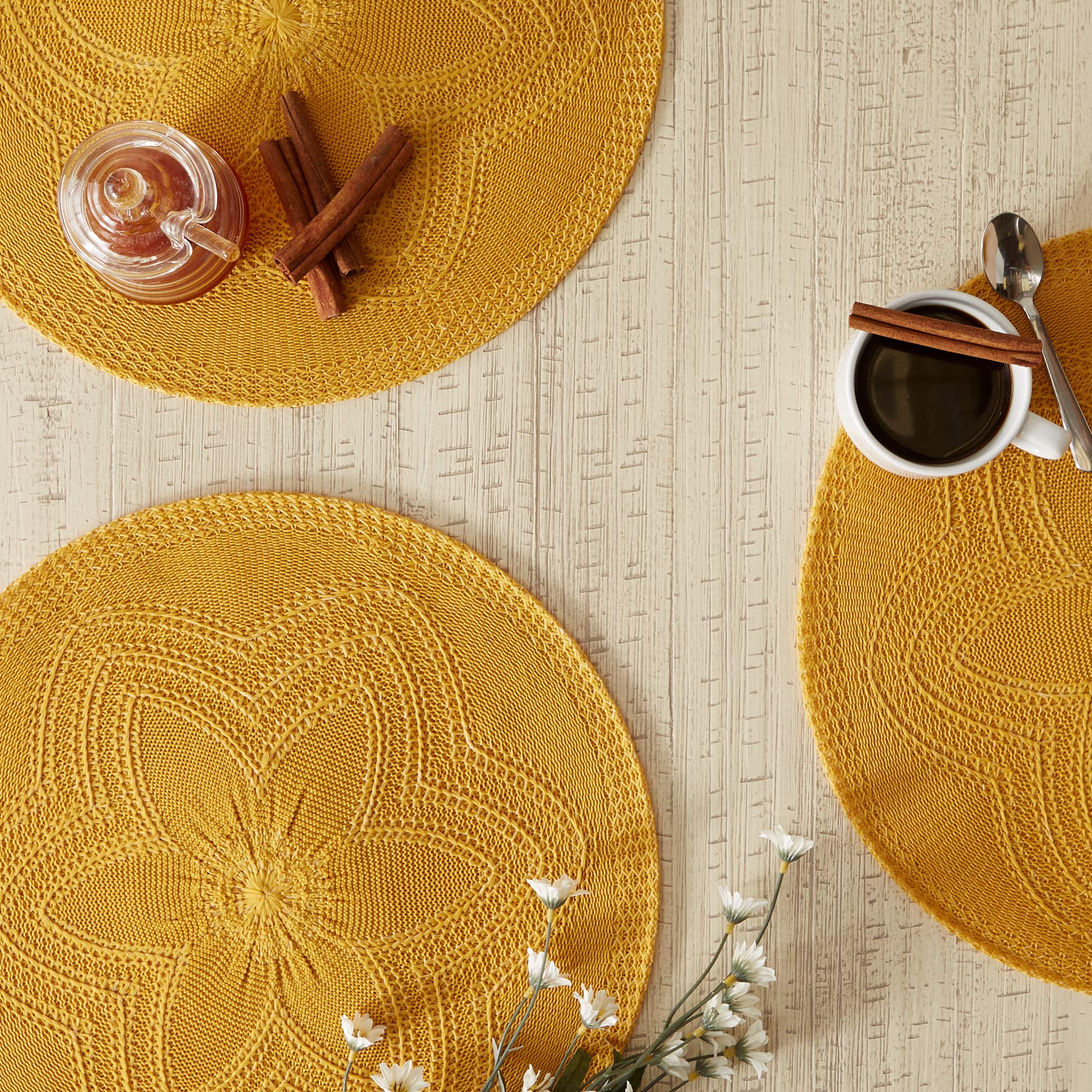 DII Honey Gold Floral Woven Round Placemat (Set of 6)