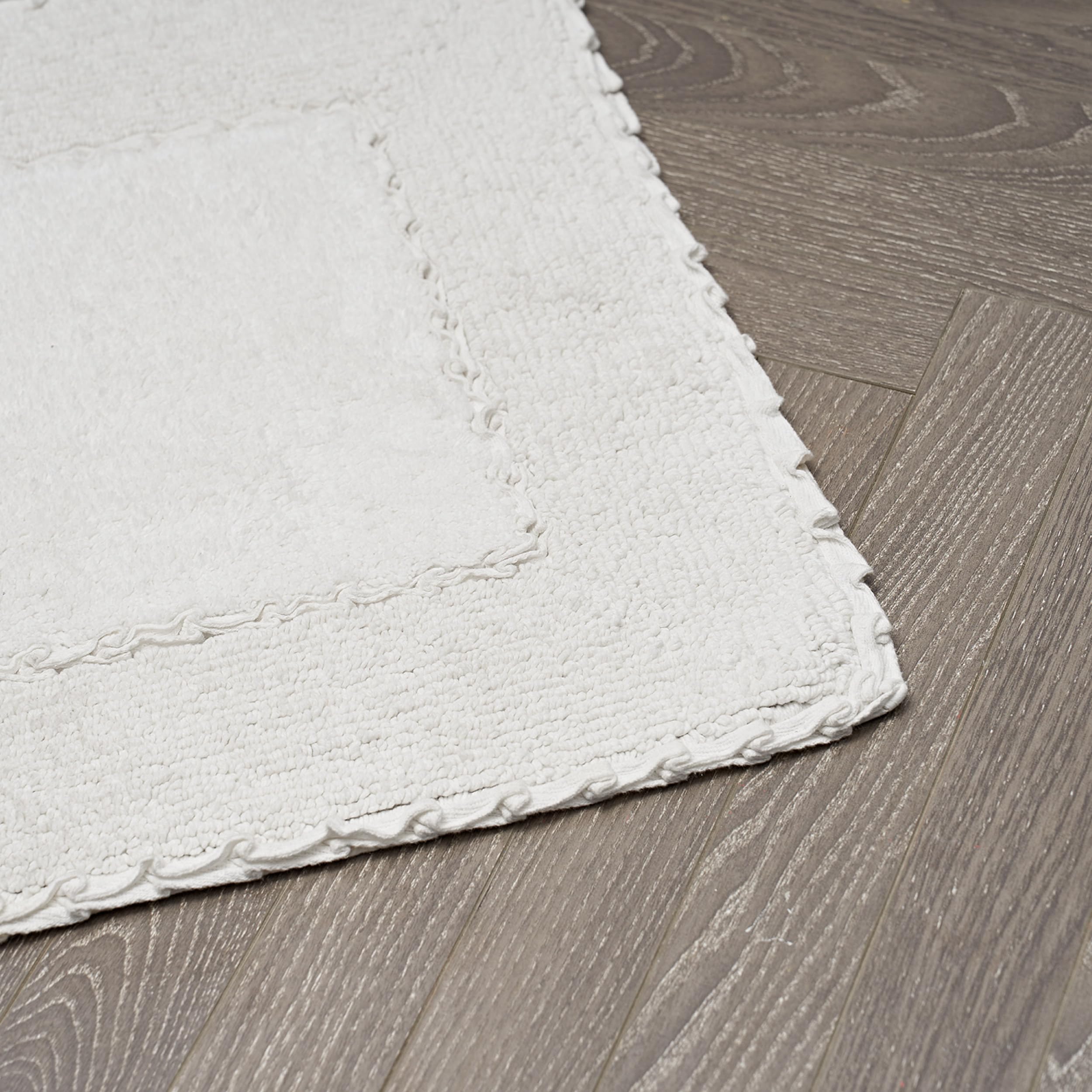 Laura Ashley Ruffle Cotton 20'' X 34'' Bath Rug, White