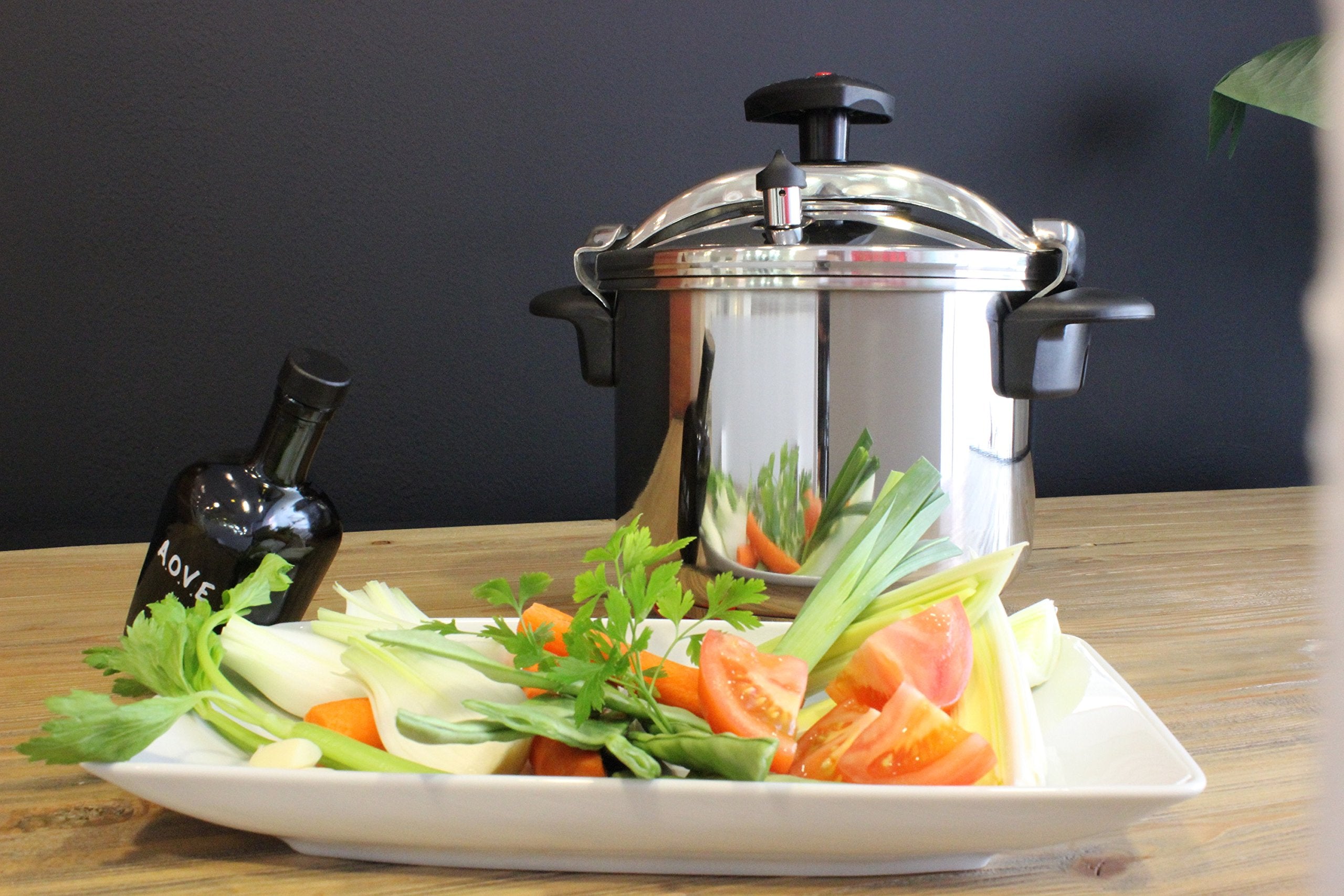 MAgEFESA Star Quick Easy To Use Pressure cooker, 1810 Stainless Steel, Suitable for induction Thermodiffusion bottom, 3 Security