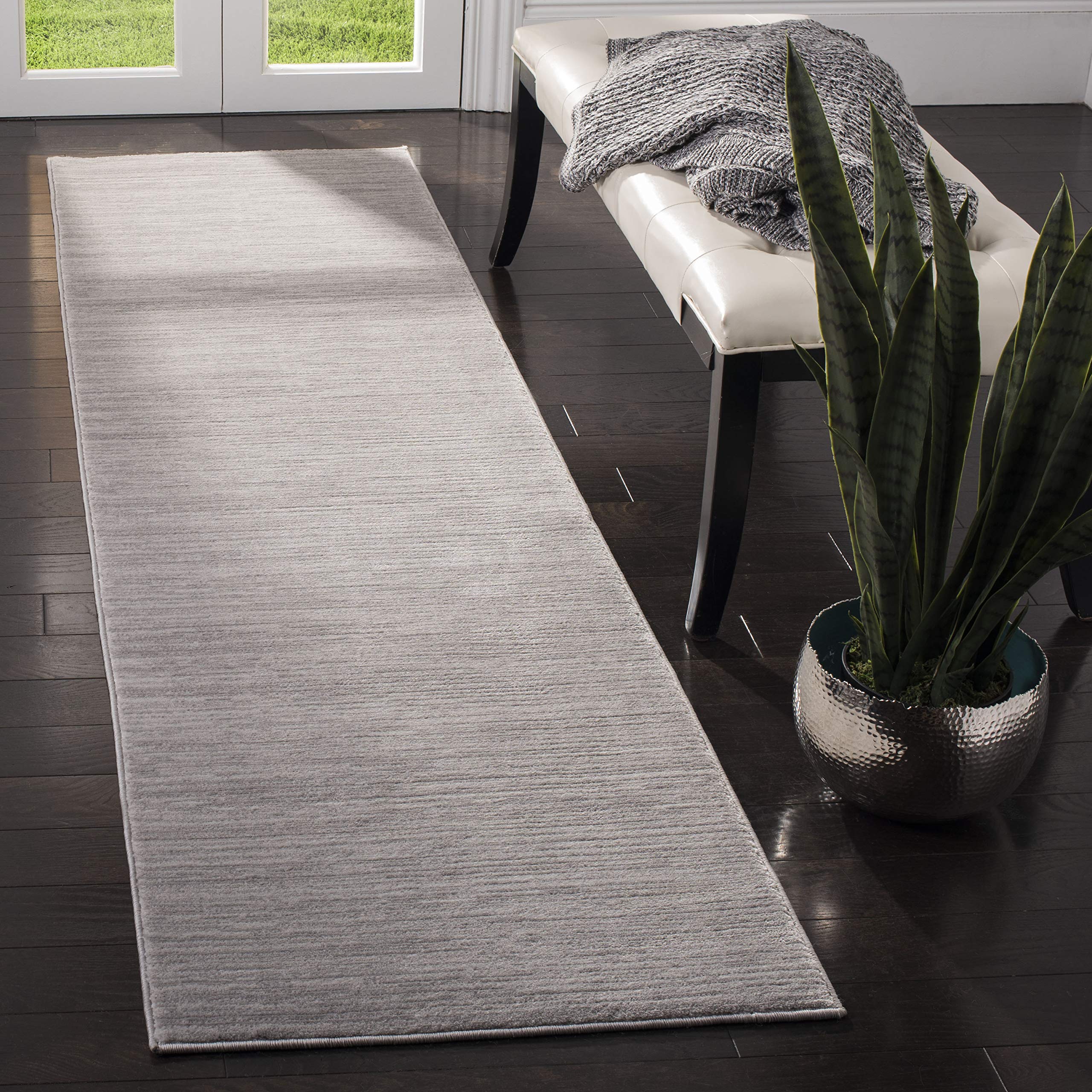 SAFAVIEH Vision Collection Runner Rug - 22 x 18, Silver, Modern Ombre Tonal Chic Design, Non-Shedding & Easy Care, Ideal for H