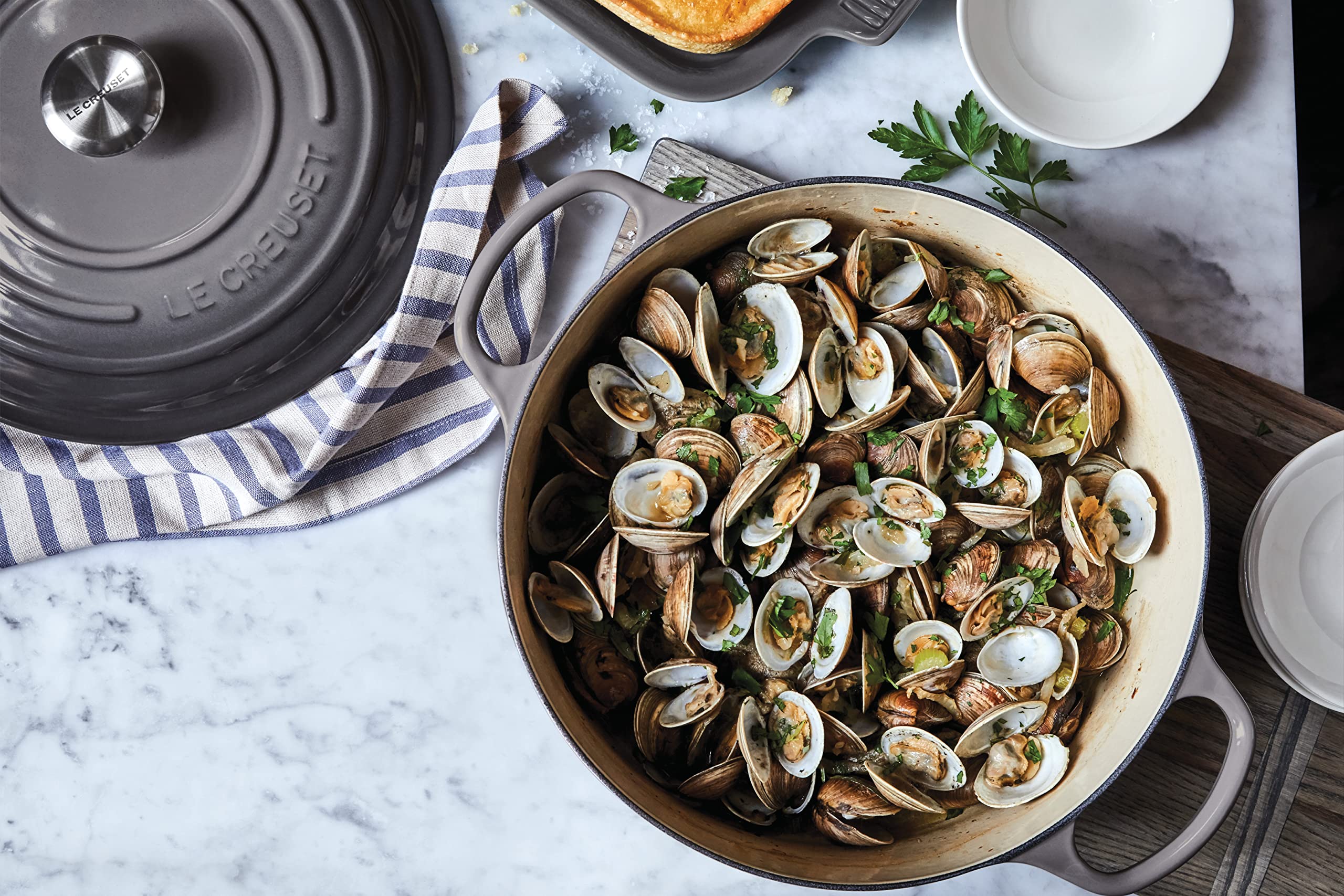 Le Creuset Enameled Cast Iron Signature Round Dutch Oven, 5.5 Qt., Oyster