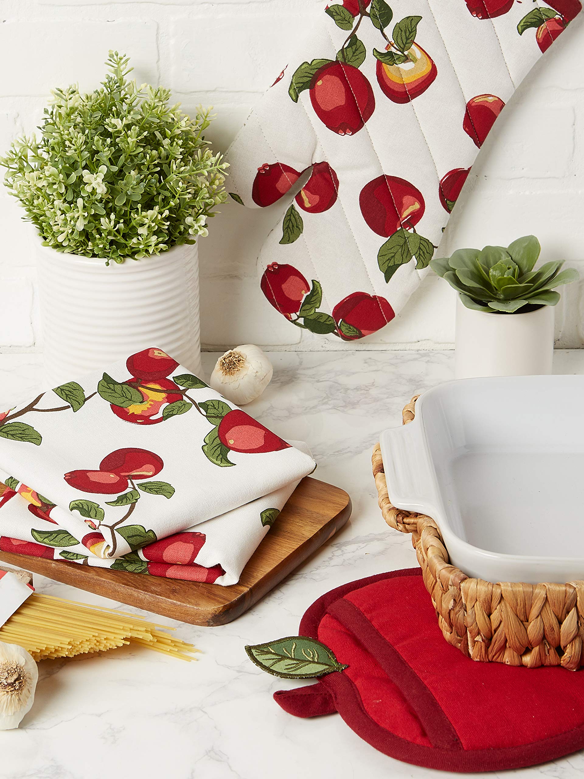 Dii Kitchen Gift Set Collection, Pot Holder, Oven Mitt & 2 Dish Towels, Apple Orchard, 4 Piece