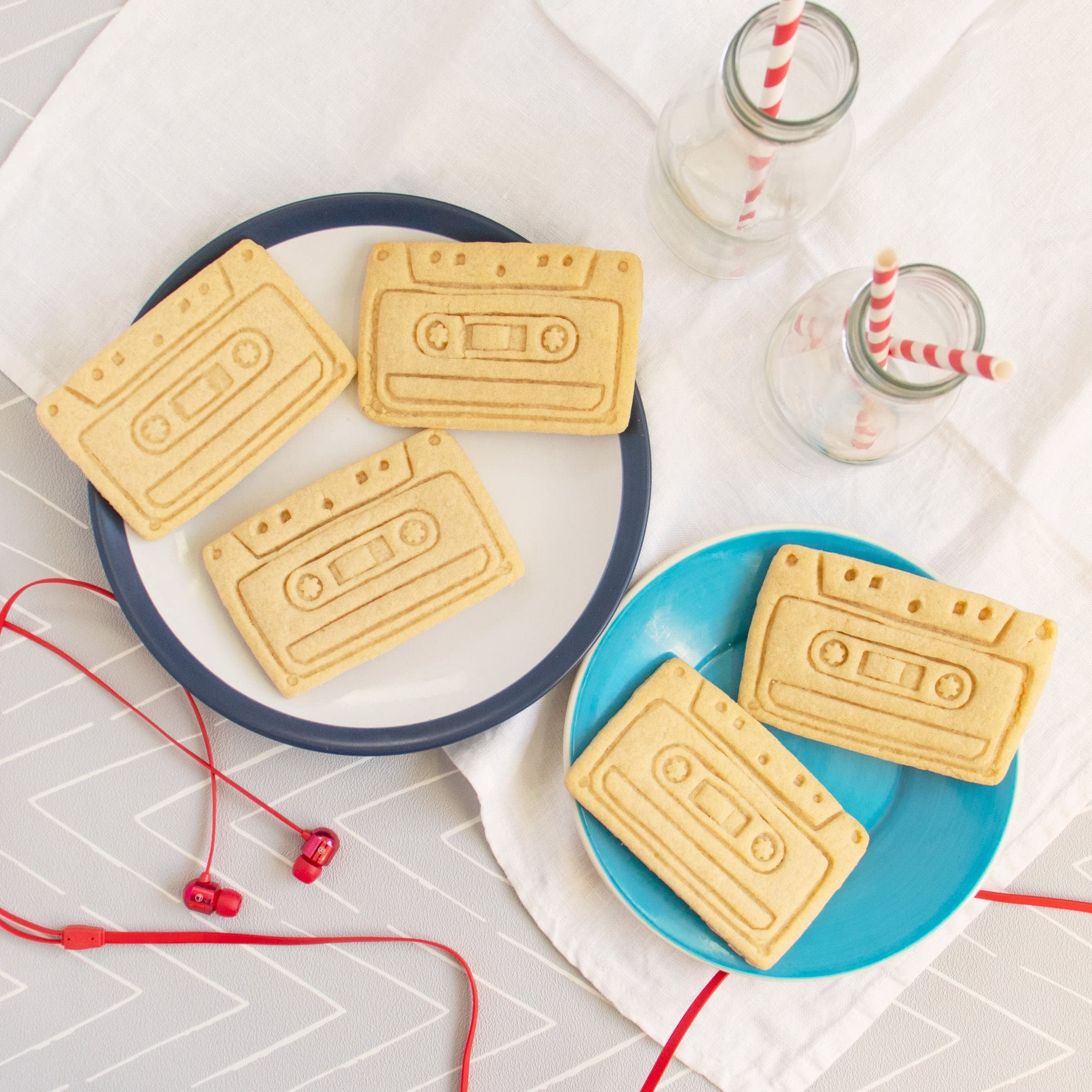 Cassette Tape Cookie Cutter, 1 Piece - Bakerlogy