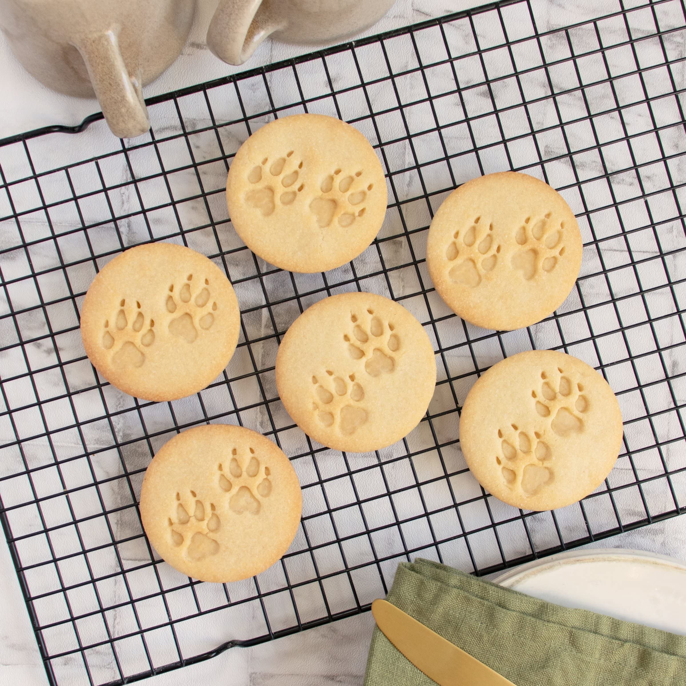 Wolf Paw Prints Cookie Cutter, 1 Piece - Bakerlogy