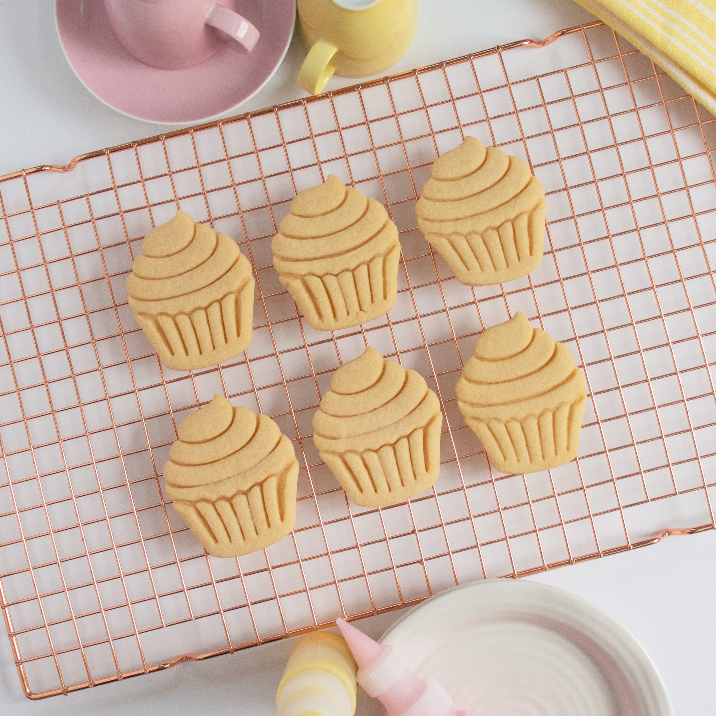 Cupcake Cookie Cutter, 1 Piece - Bakerlogy