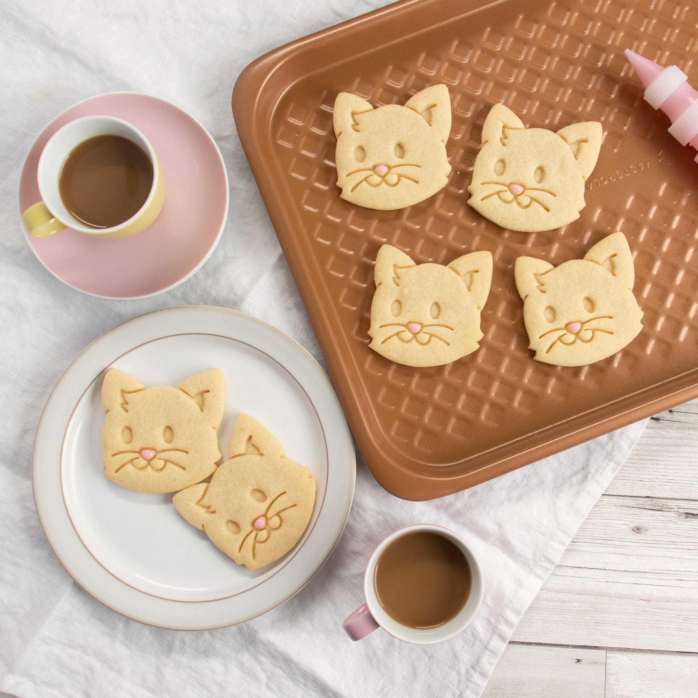 Cat Face Cookie Cutter, 1 Piece - Bakerlogy