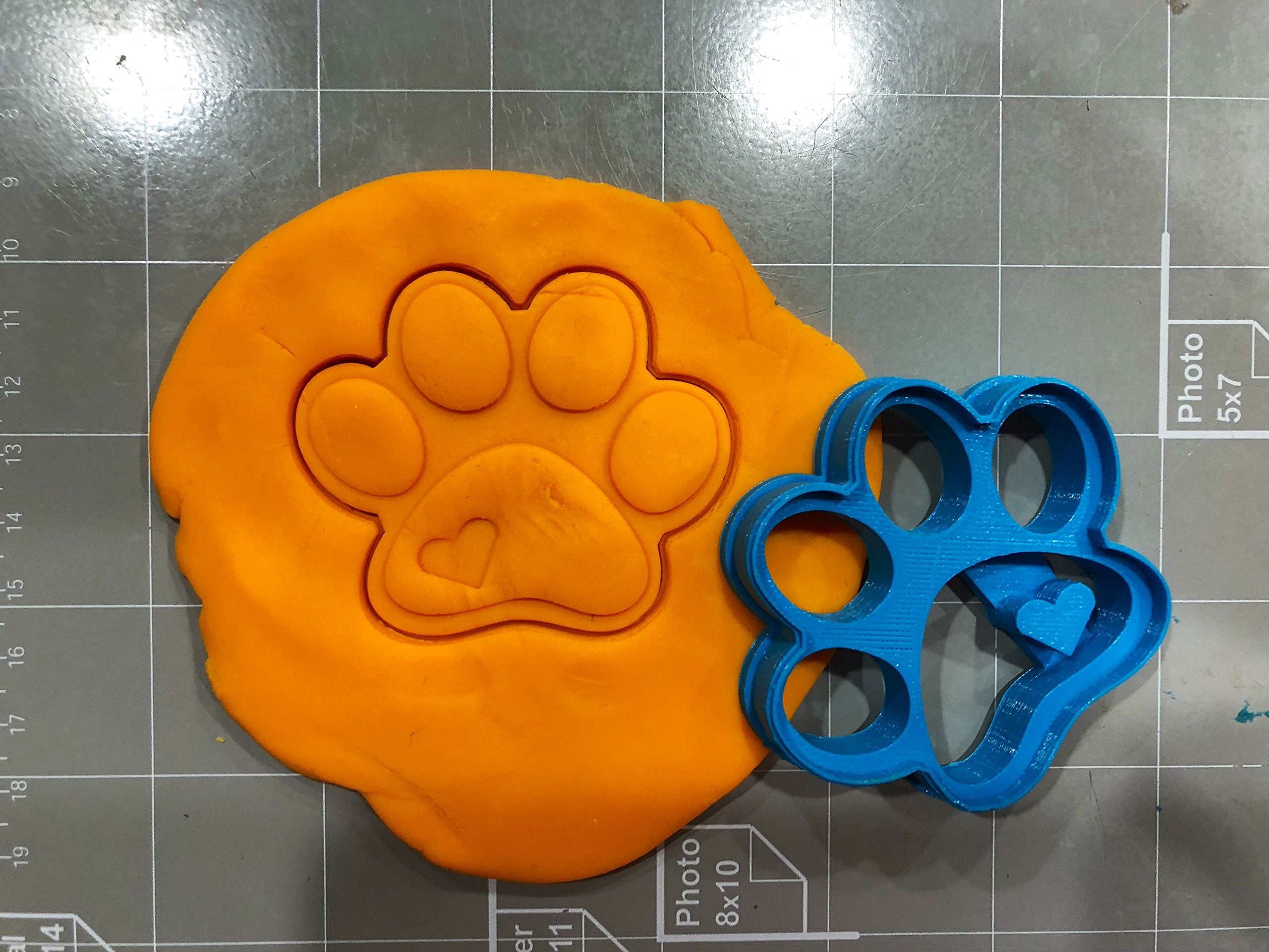 Cute Dog Paw With Heart Imprint Cookie Cutter