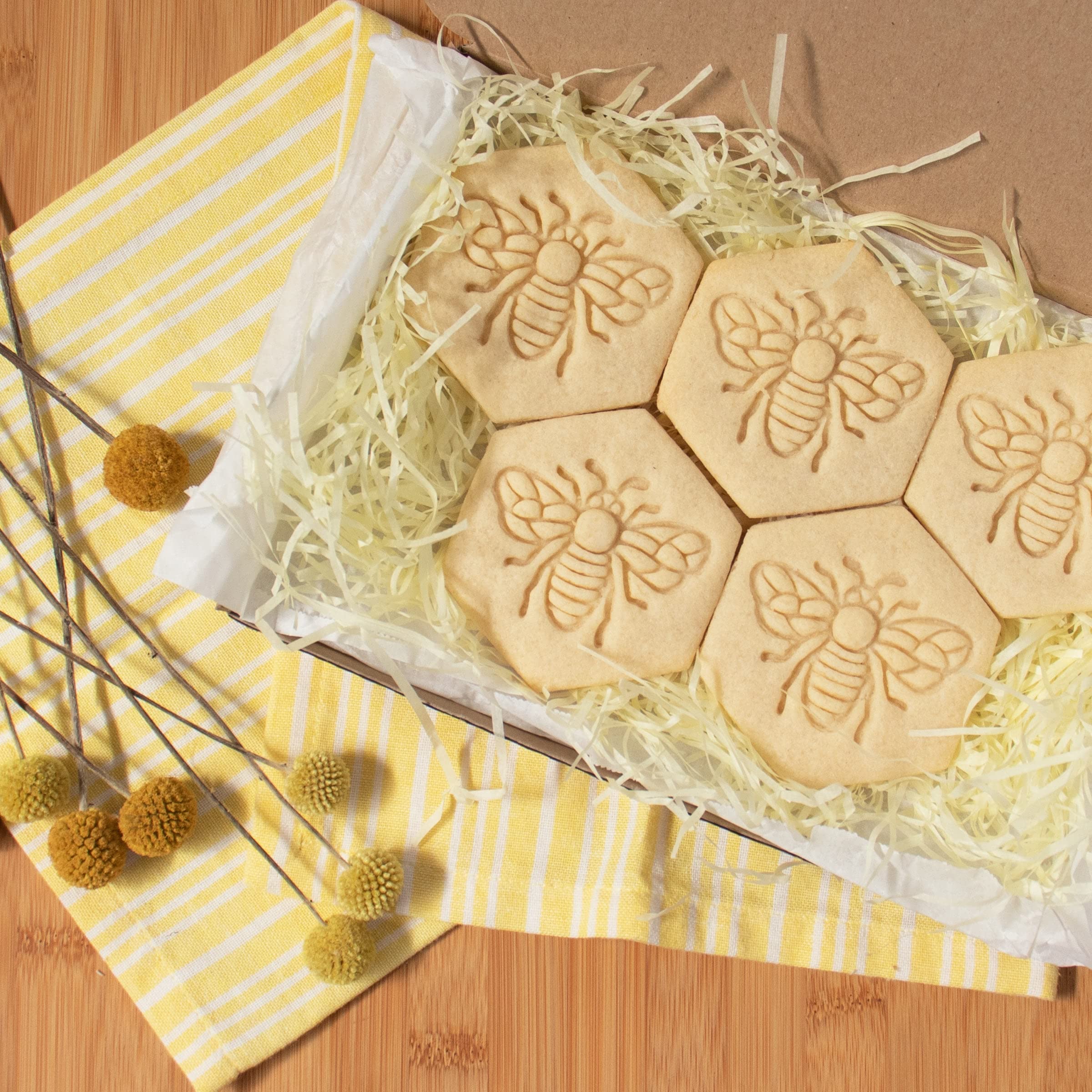 Realistic Bee Cookie Cutter, 1 Piece - Bakerlogy