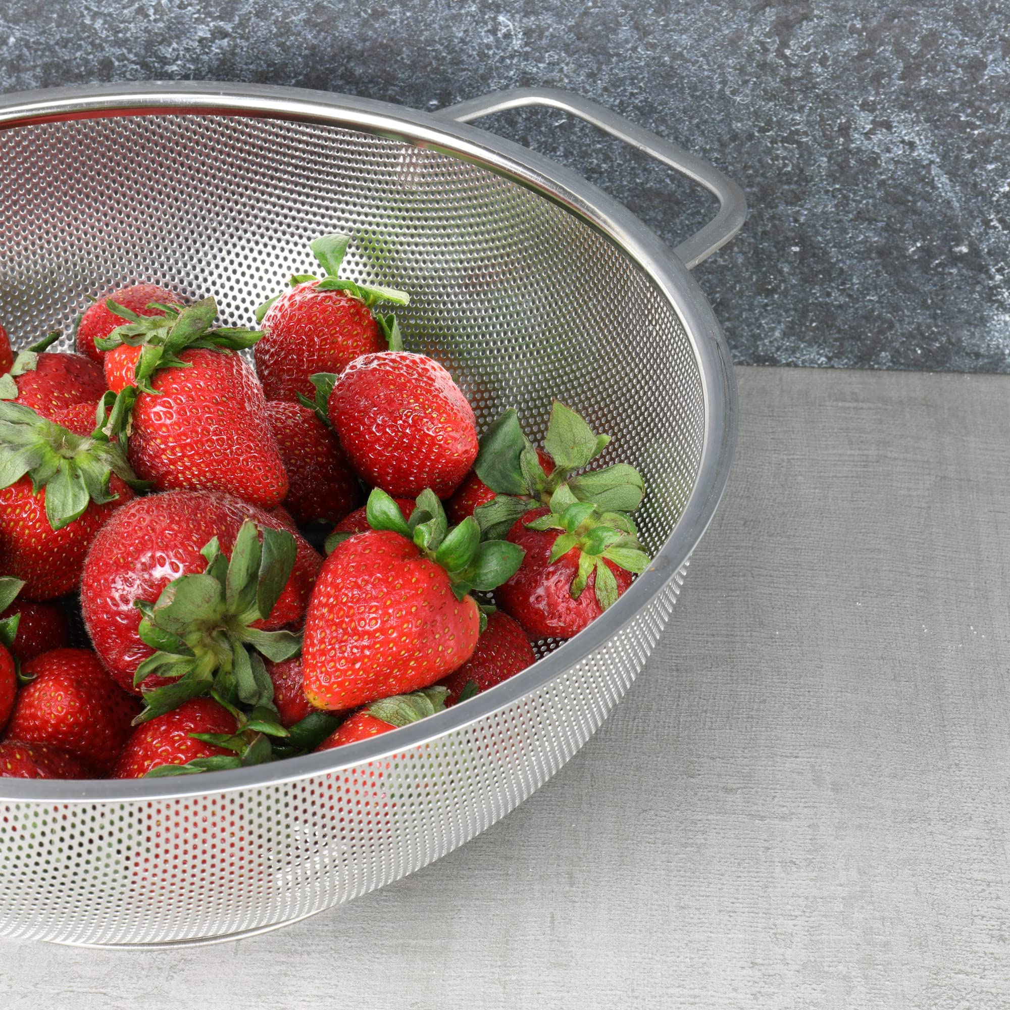 Chef Craft Quick Drain Microperforated Colander, 1.5 Quart, 2.5 Quart, And 5 Quart 3 Piece Set, Stainless Steel