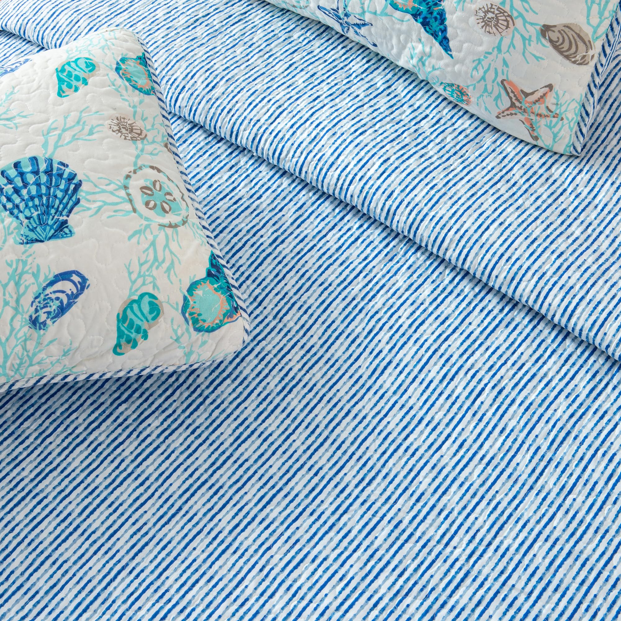 Great Bay Home 3-Piece King Reversible Lightweight Coastal Quilt Comforter With 2 Shams  All-Season, Modern, Beach Bedspreads  B