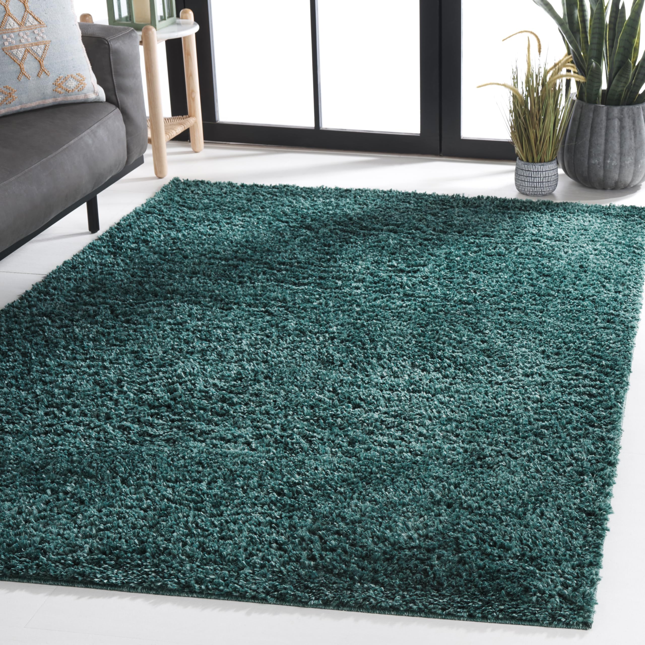 SAFAVIEH August Shag Collection Area Rug - 4 x 6, Green, Solid Design, Ideal for High Traffic Areas in Living Room, Bedroom & 