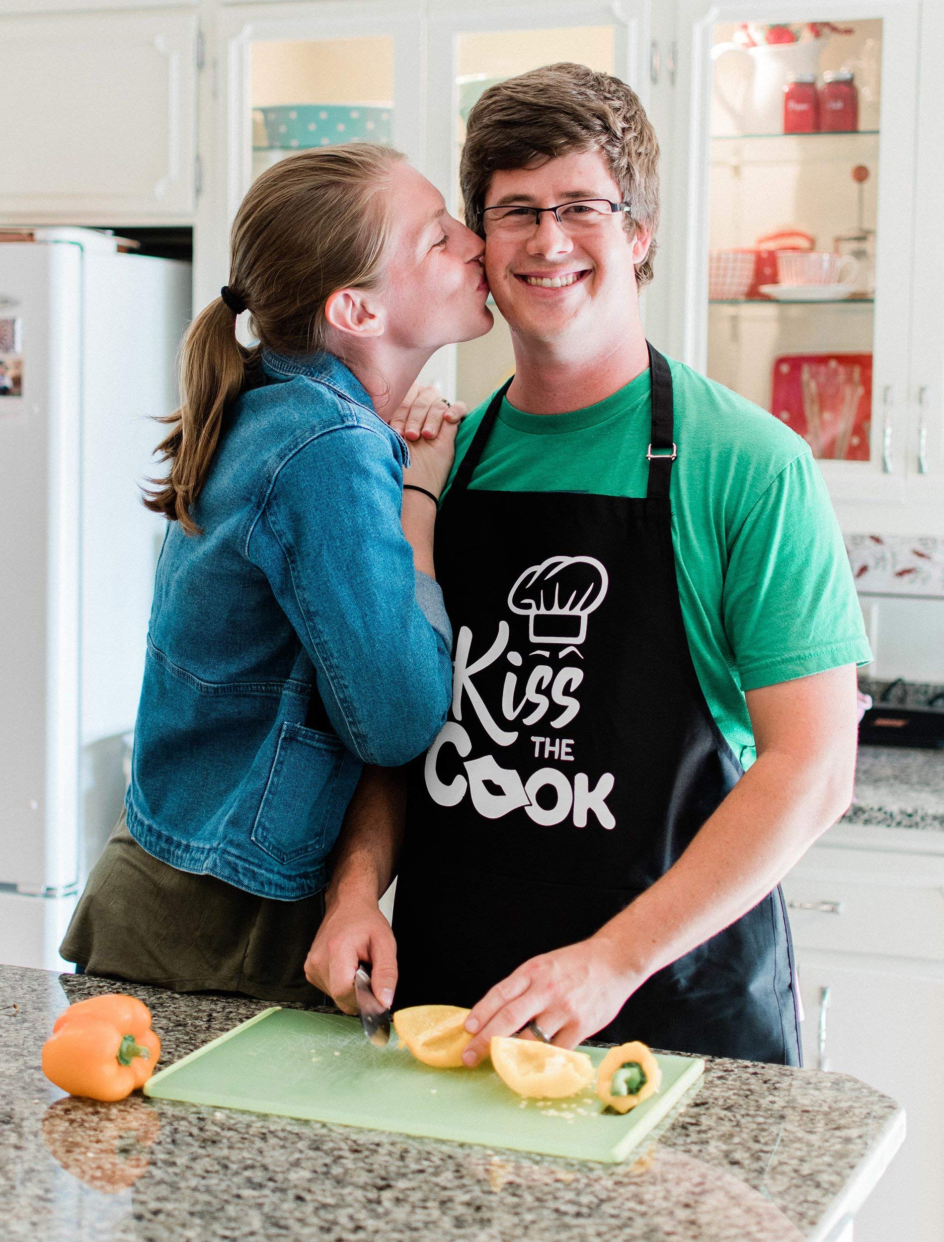 Apronmen Kiss The Cook Funny Apron For Men - Adjustable Straps - One Size Fits All Grilling Apron With Pockets - Professionally