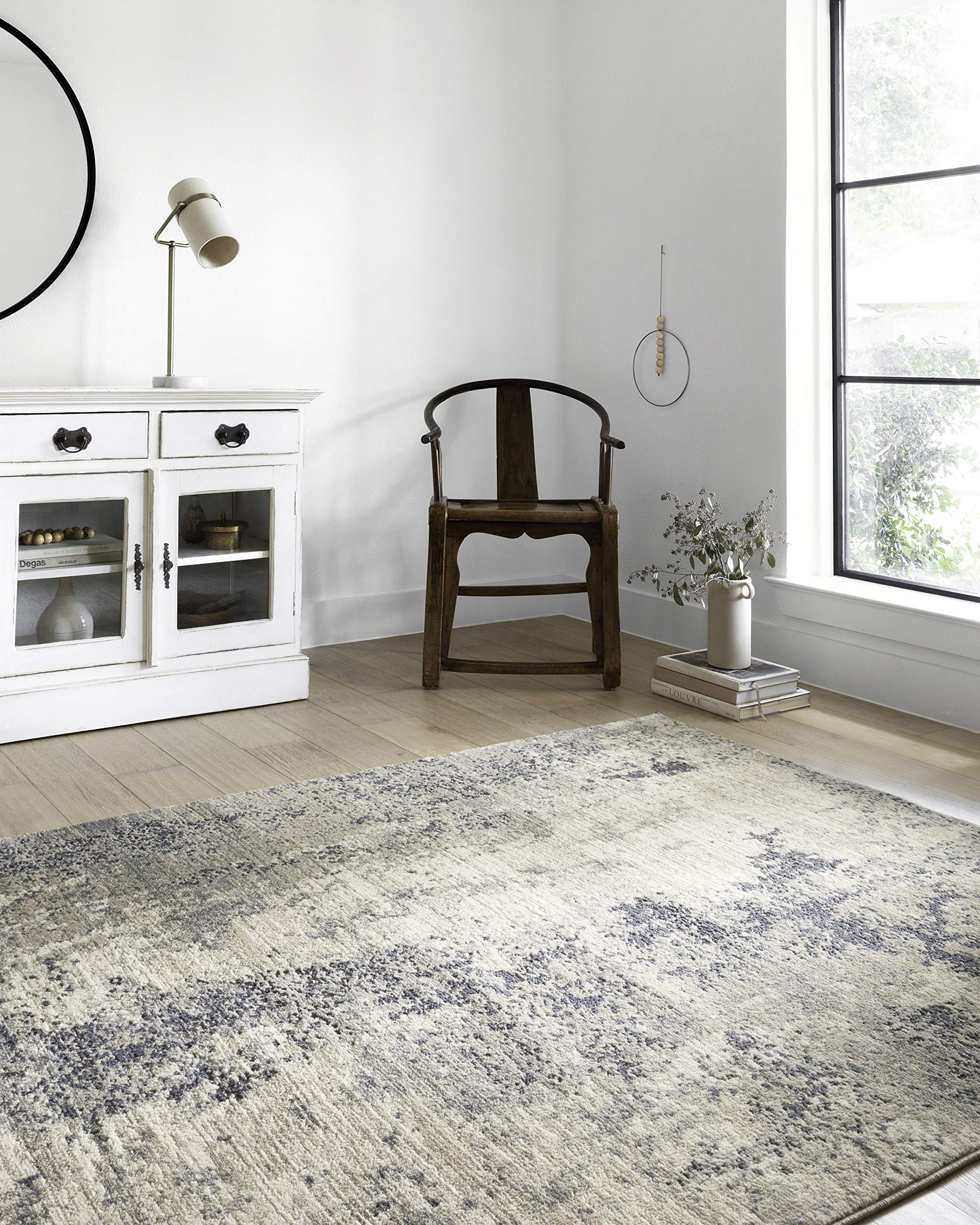 Loloi Teagan Collection 6-7 x 9-2 Area Rug in Natural/Denim - Large Area Rug, Soft Neutral Rug, High-Traffic Area Rug for Livi