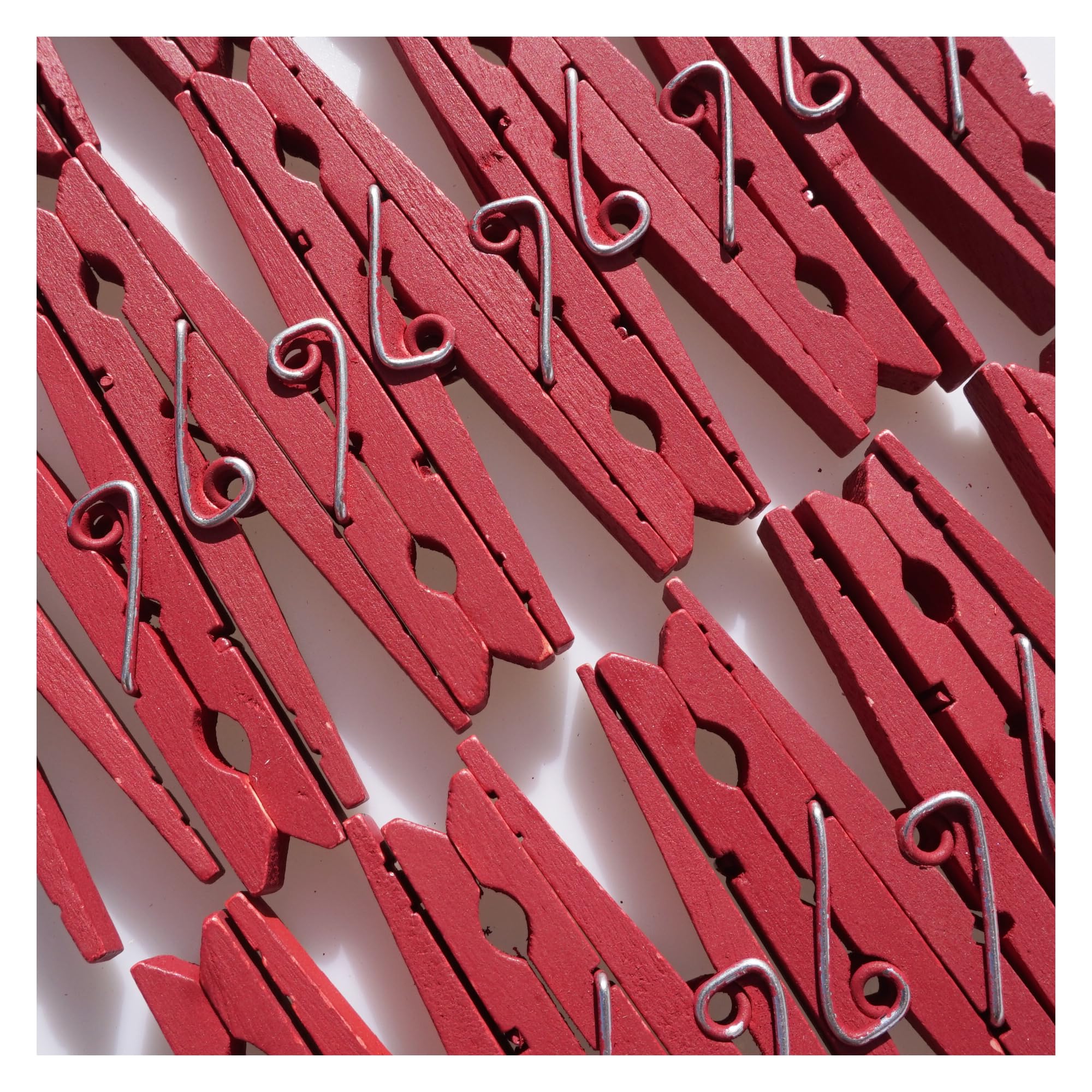 LWR CRAFTS Wooden Large Clothespins 3-5/16 '' 8.4cm 30 Pieces Per Pack (Red)