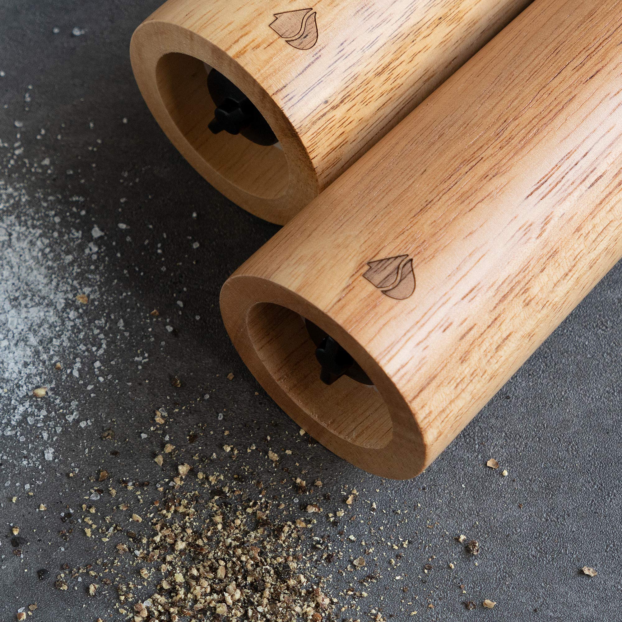 Navaris Salt and Pepper Mill Set - Adjustable Rubber Wood Salt and Pepper Grinders Shakers with Ceramic Grinding Core for Home  Restaurants - Design 1