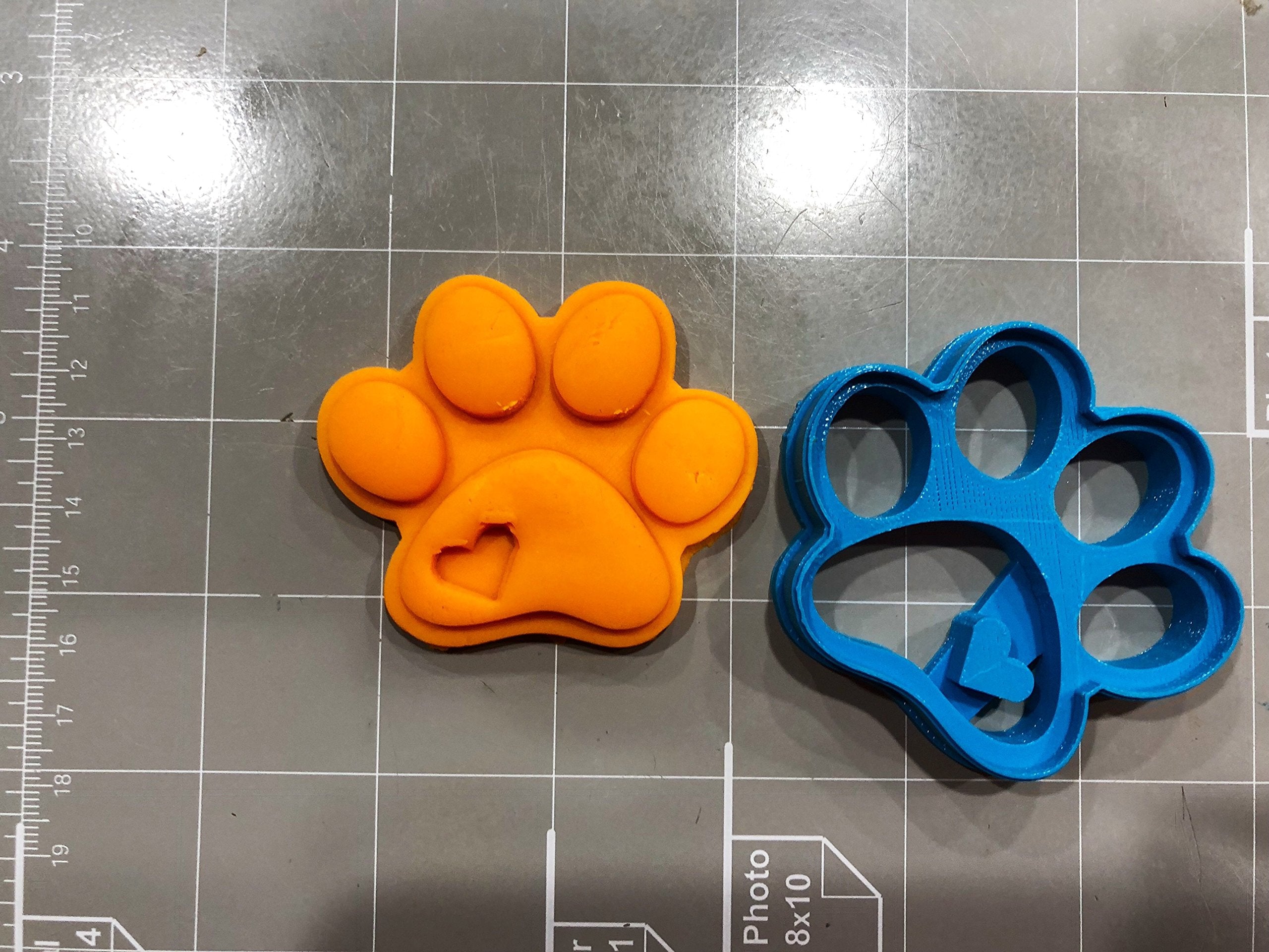 Cute Dog Paw With Heart Imprint Cookie Cutter