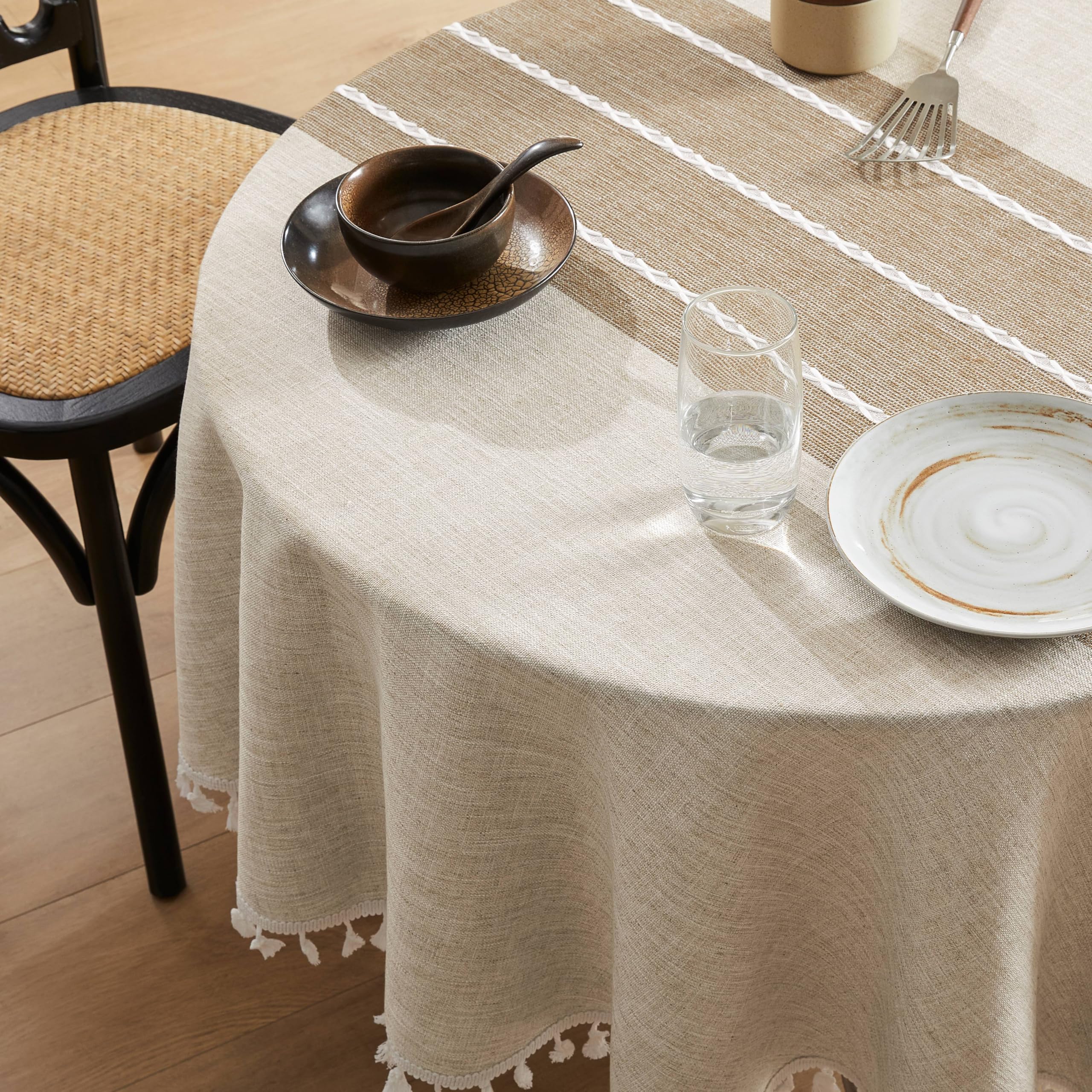 ZeeMart Contrast Linen Round Tablecloth 60 Inch Brown, Farmhouse Style Round Table Cloth Heavy Weight Beige Tablecloths, Water R