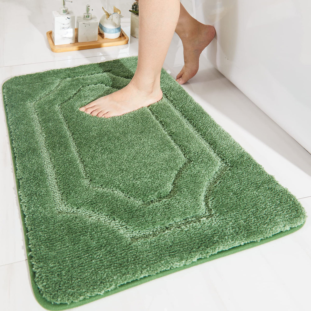 Beqhause Bath Mat, Non-Slip Polyester Bathroom Rug, Soft And Absorbent, Quick Dry Shaggy Shower Mat, 20'' X 32'', Green