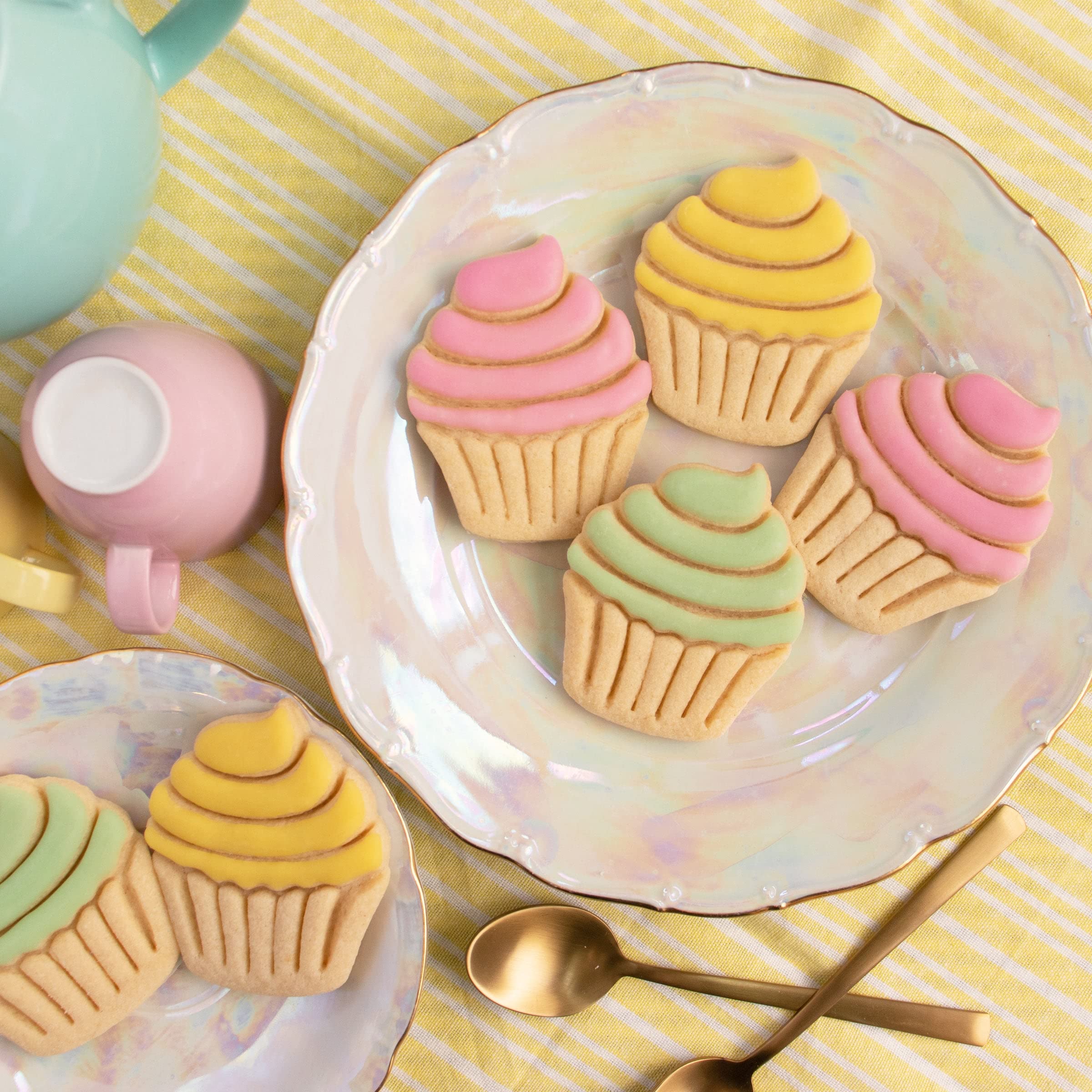 Cupcake Cookie Cutter, 1 Piece - Bakerlogy