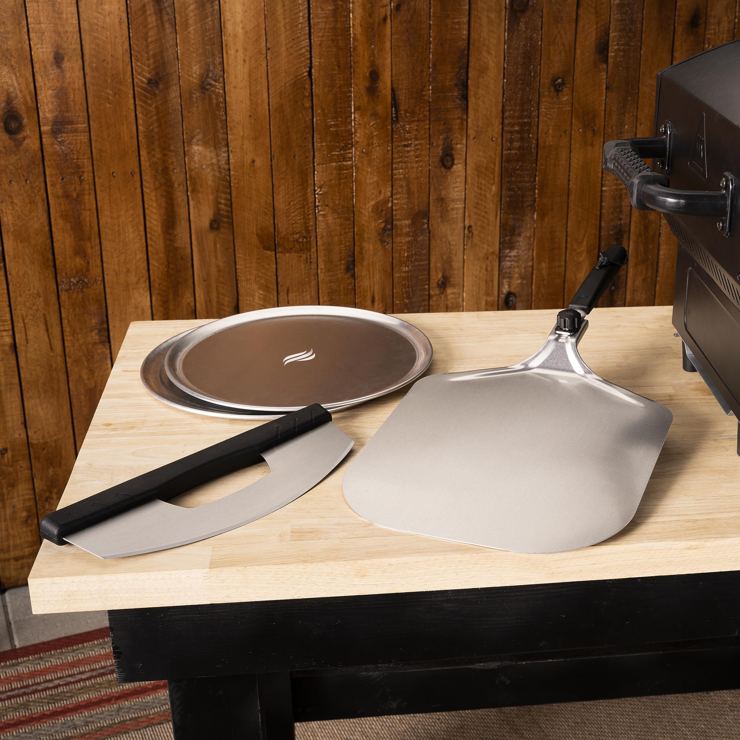 Blackstone Pizza Basics Tool Kit With Pizza Peel, Cutter And Pans And Heat Resistant Handles