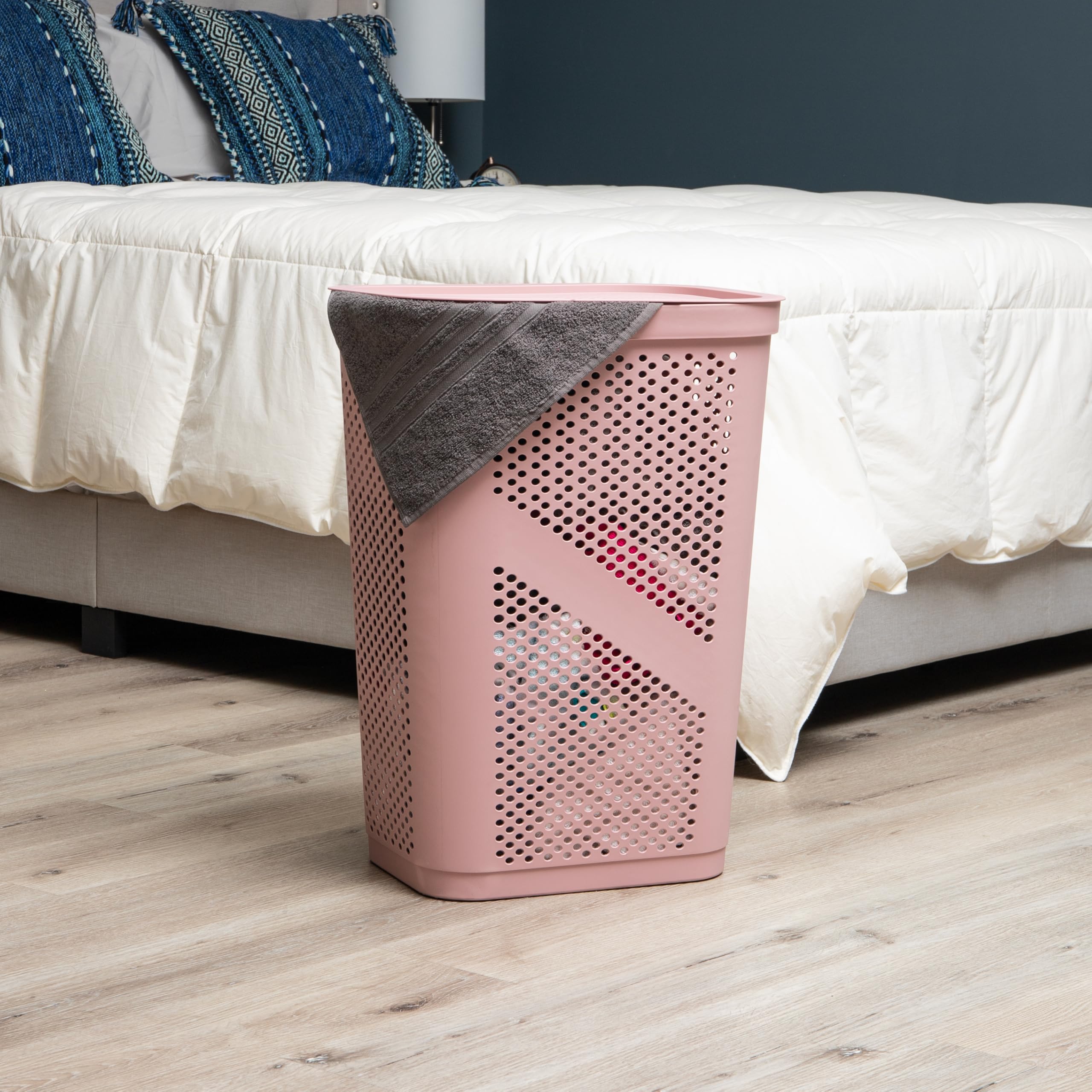 Mind Reader 60L Slim Laundry Hamper, Clothes Basket, Lid, Ventilated, Plastic, 17.25''L X 13.75''W X 23.5''H, Pink