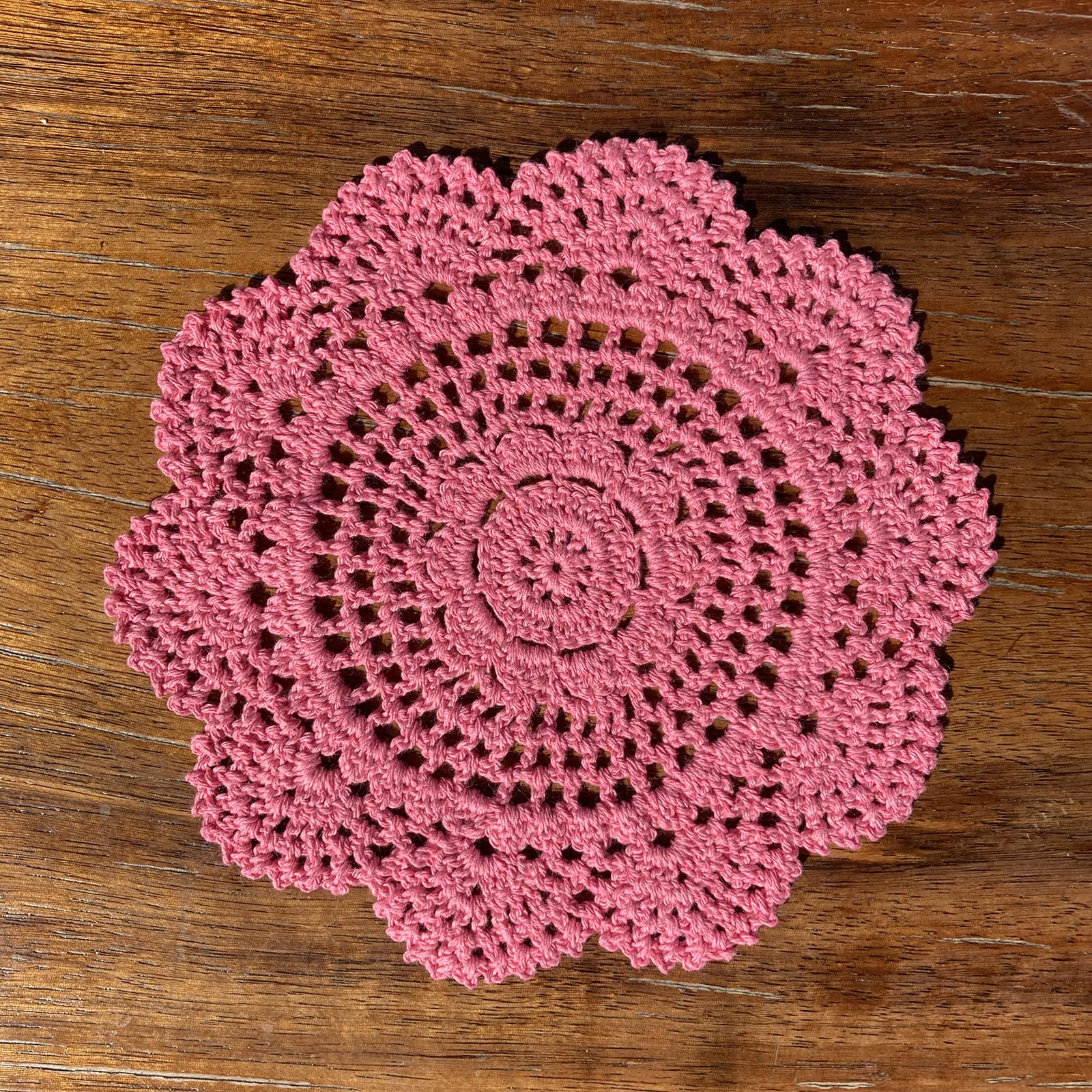 Hsvanyr Round Crochet Cotton Placemats Doily Floral Design Fabric Coasters Doilies Pack, Set Of 2 Pink Glass Bowl Dish Dining Ta