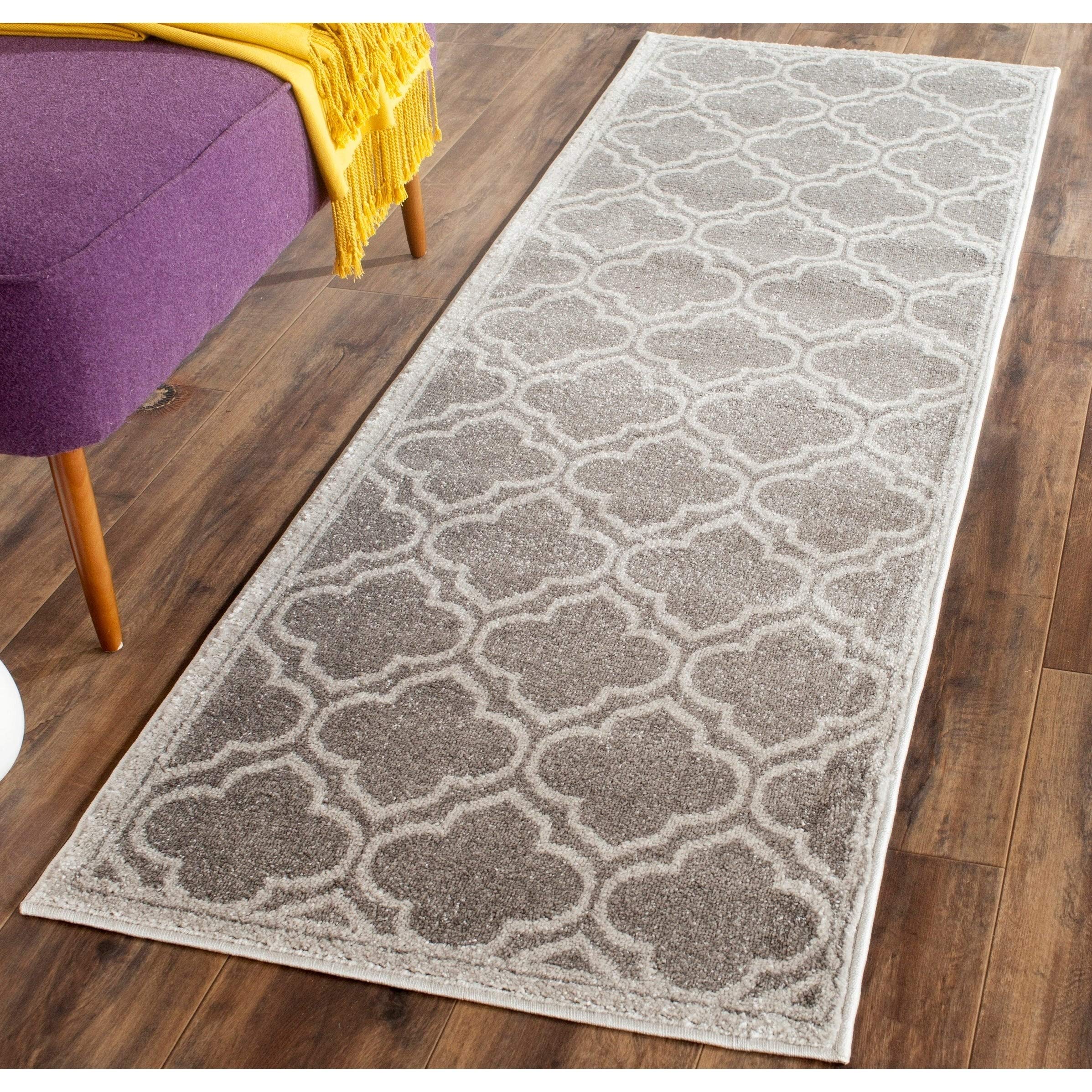 SAFAVIEH Amherst Collection Runner Rug - 23 x 15, Grey & Light Grey, Moroccan Geometric Design, Non-Shedding & Easy Care, Idea