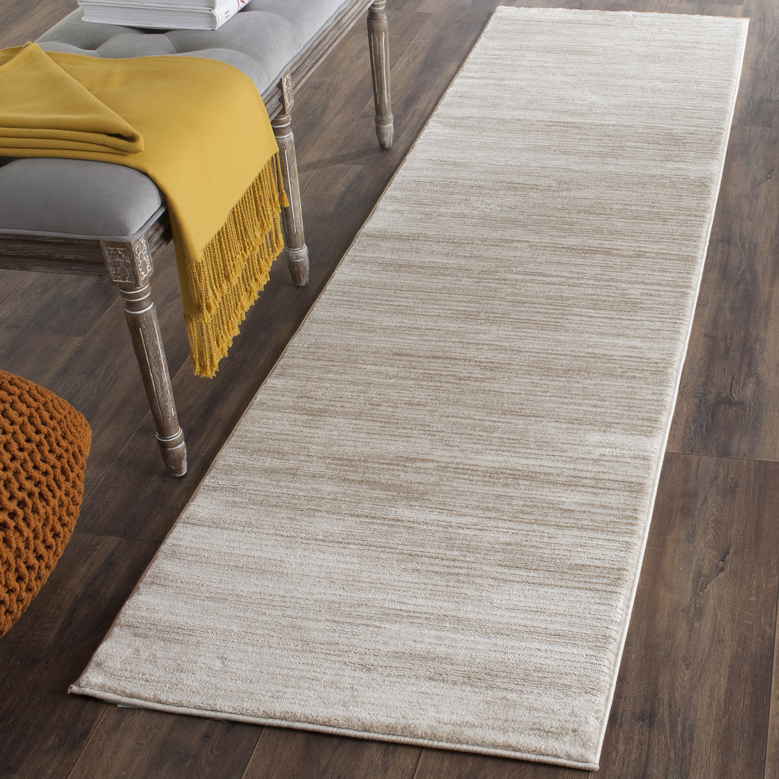 SAFAVIEH Vision Collection Accent Rug - 3 x 5, Creme, Modern Ombre Tonal Chic Design, Non-Shedding & Easy Care, Ideal for High