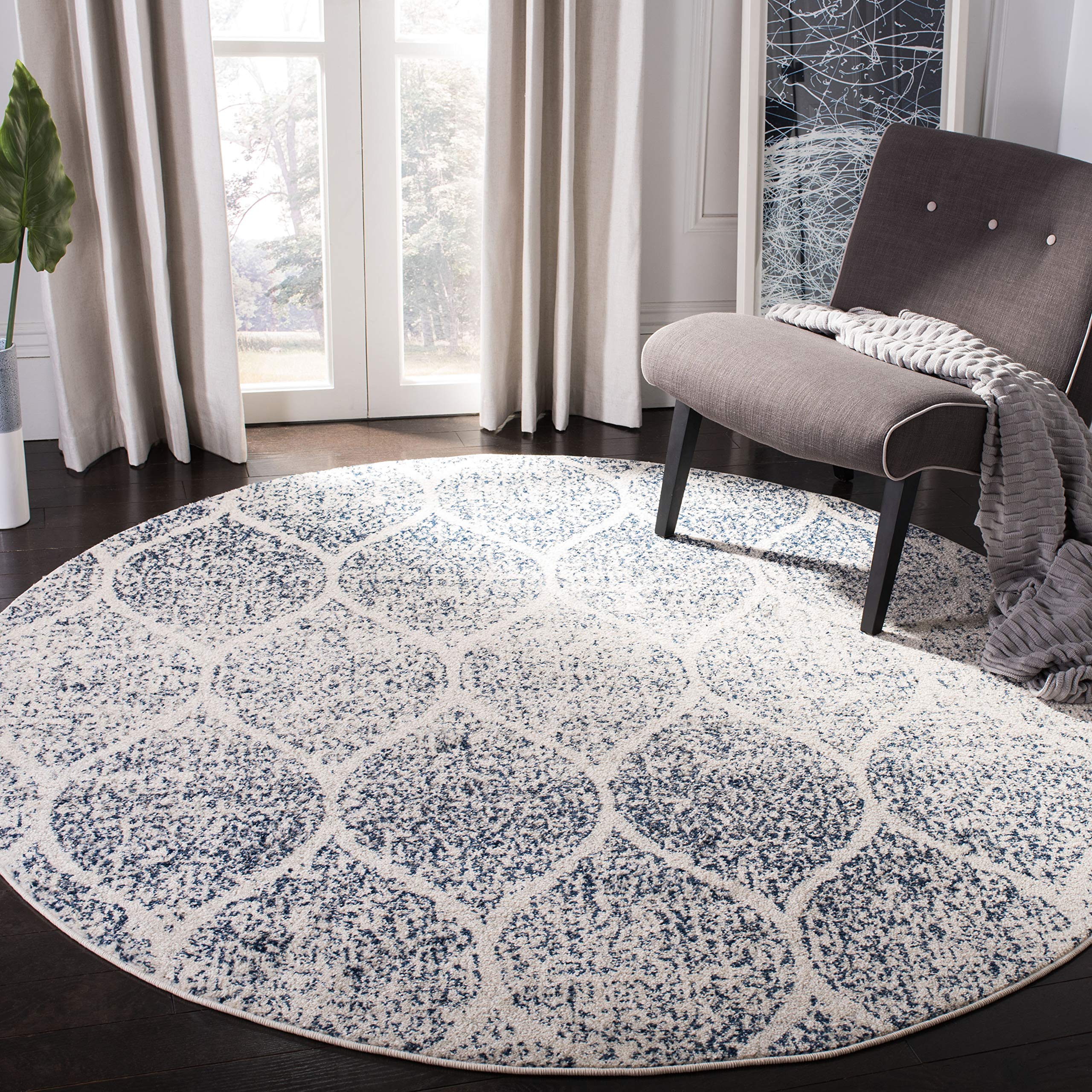SAFAVIEH Madison Collection Area Rug - 53 Round, Cream & Royal Blue, Glam Ogee Trellis Distressed Design, Non-Shedding & Easy C